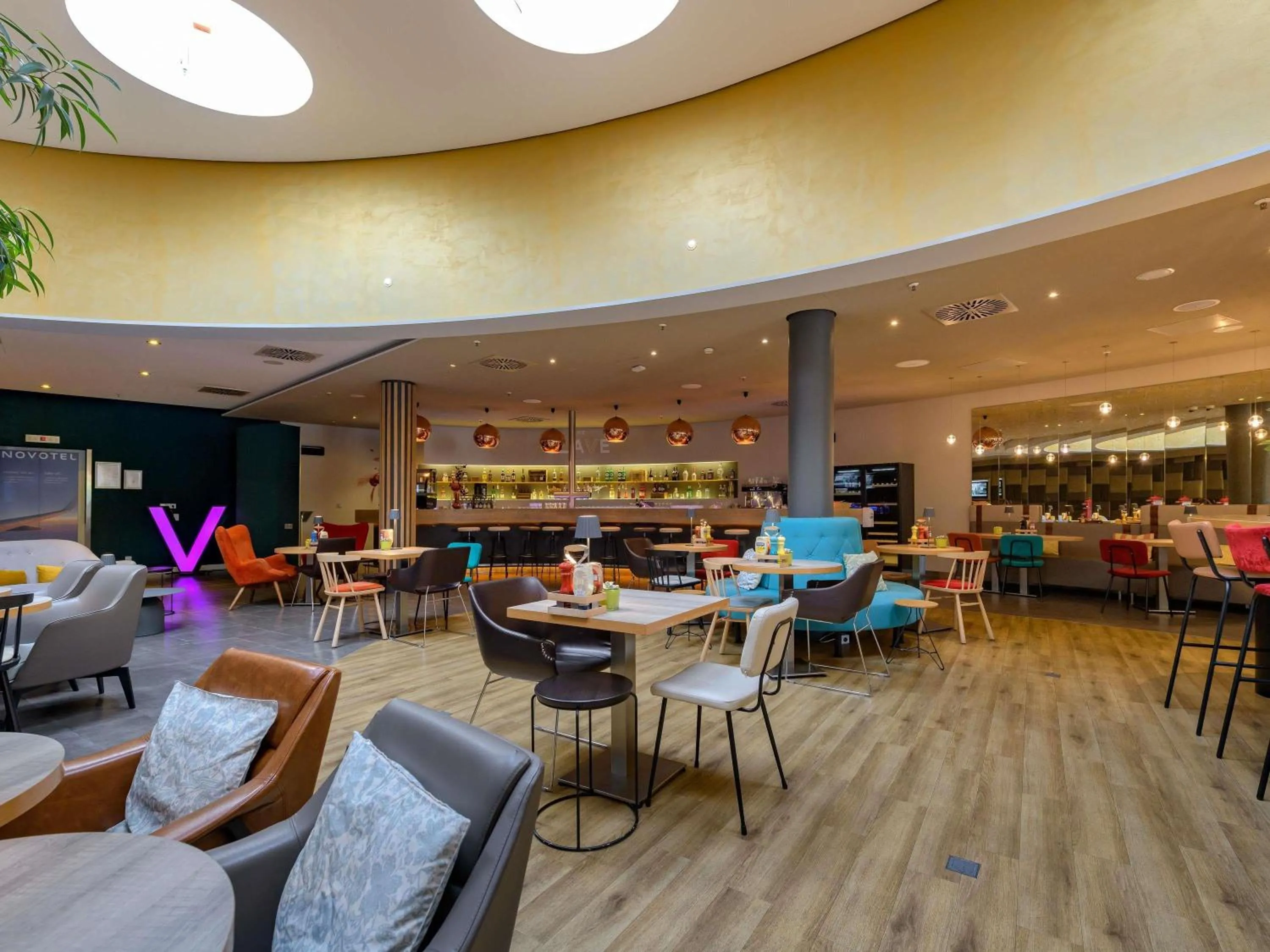 Lounge or bar in Novotel München Airport