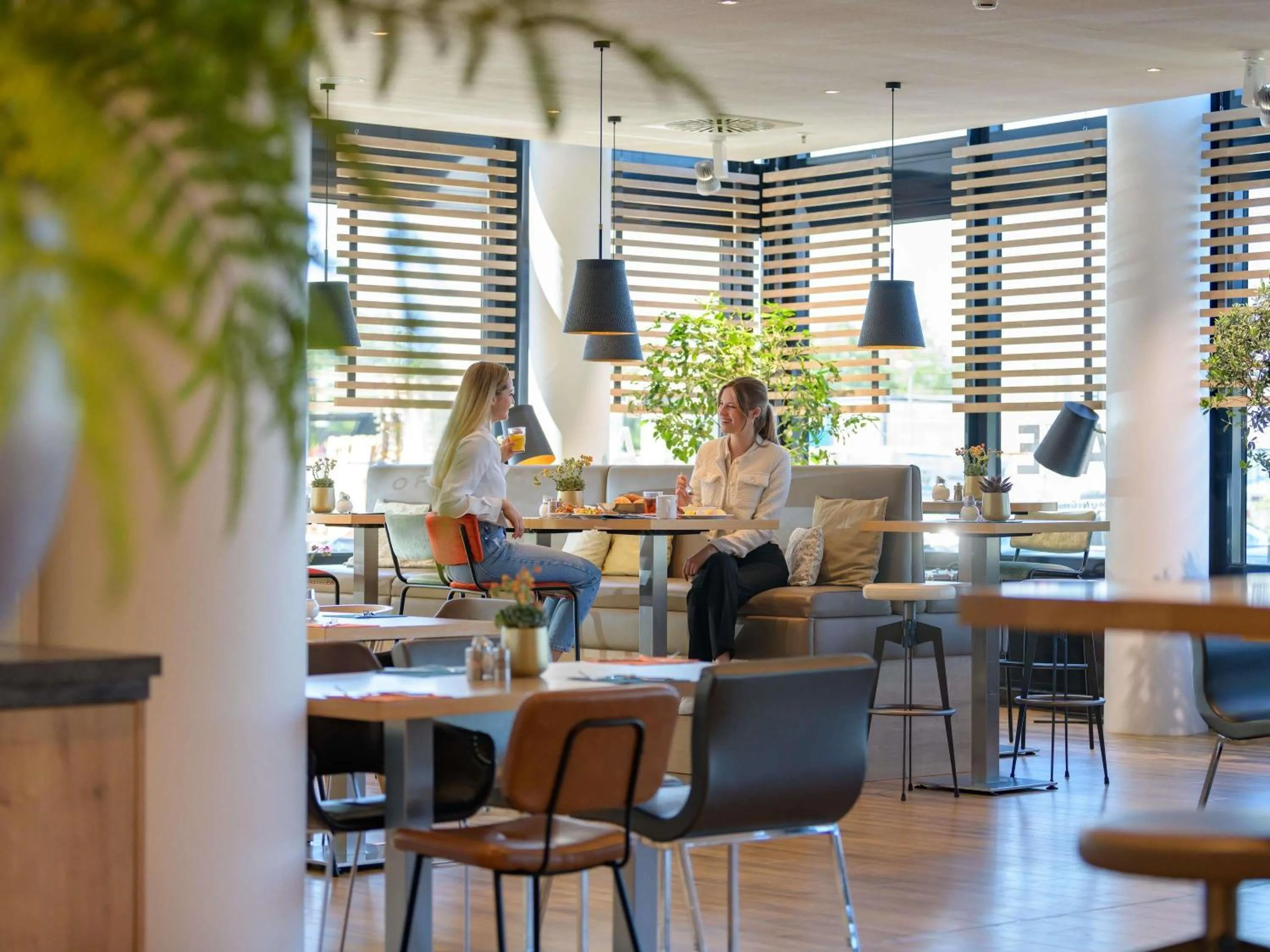 Restaurant/places to eat in Novotel München Airport