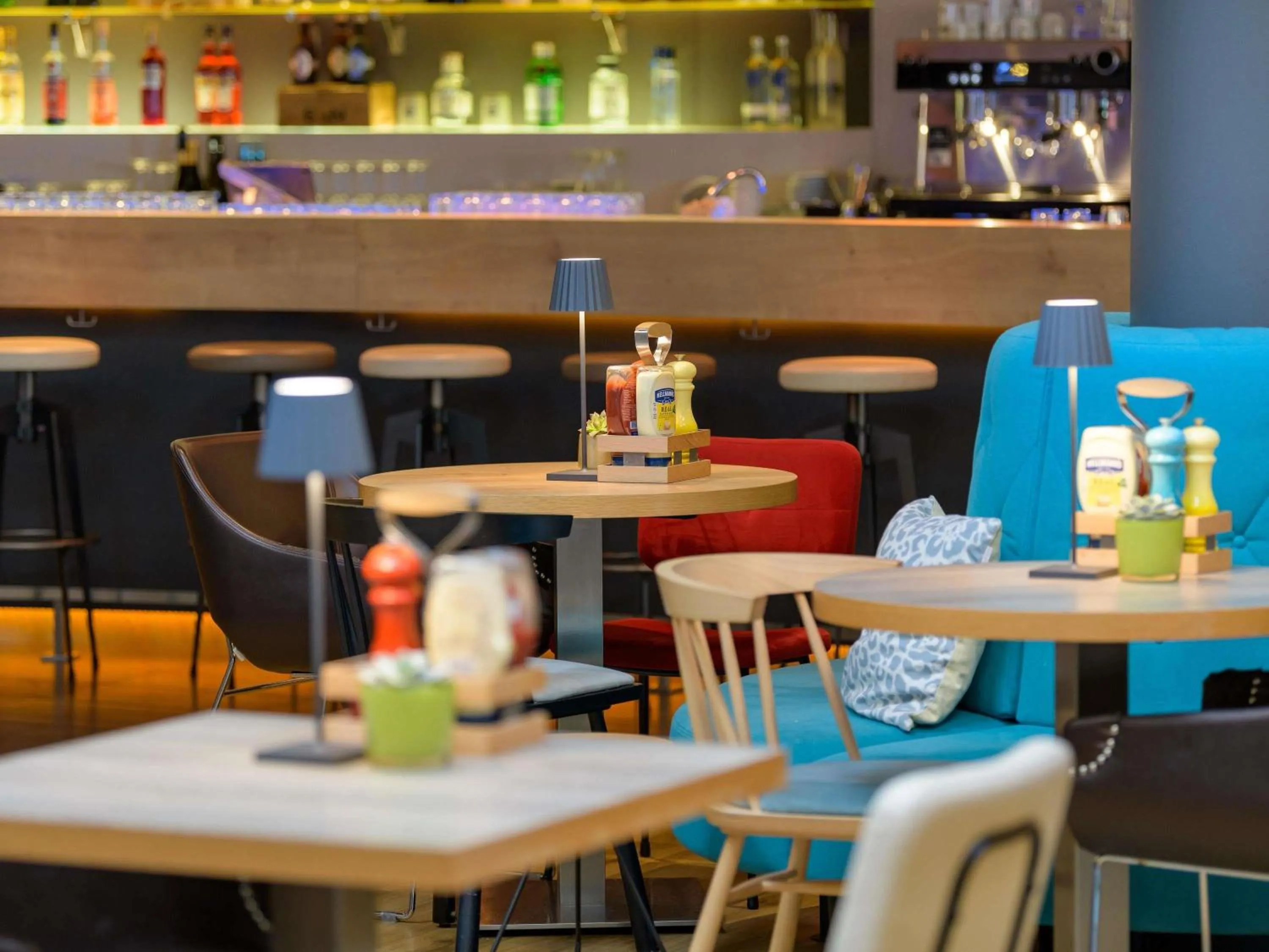 Lounge or bar in Novotel München Airport