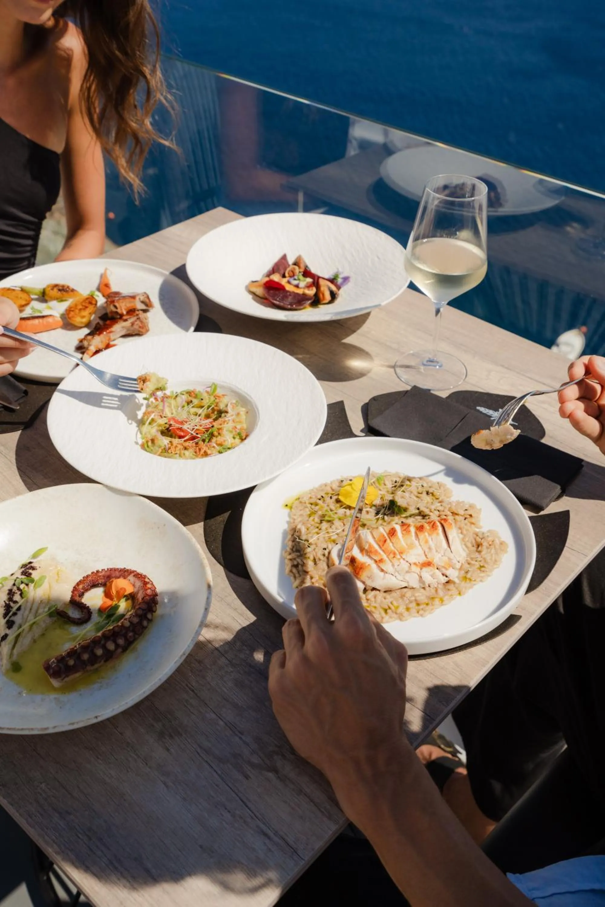 Restaurant/places to eat in La Perla Villas and Suites - Adults Only