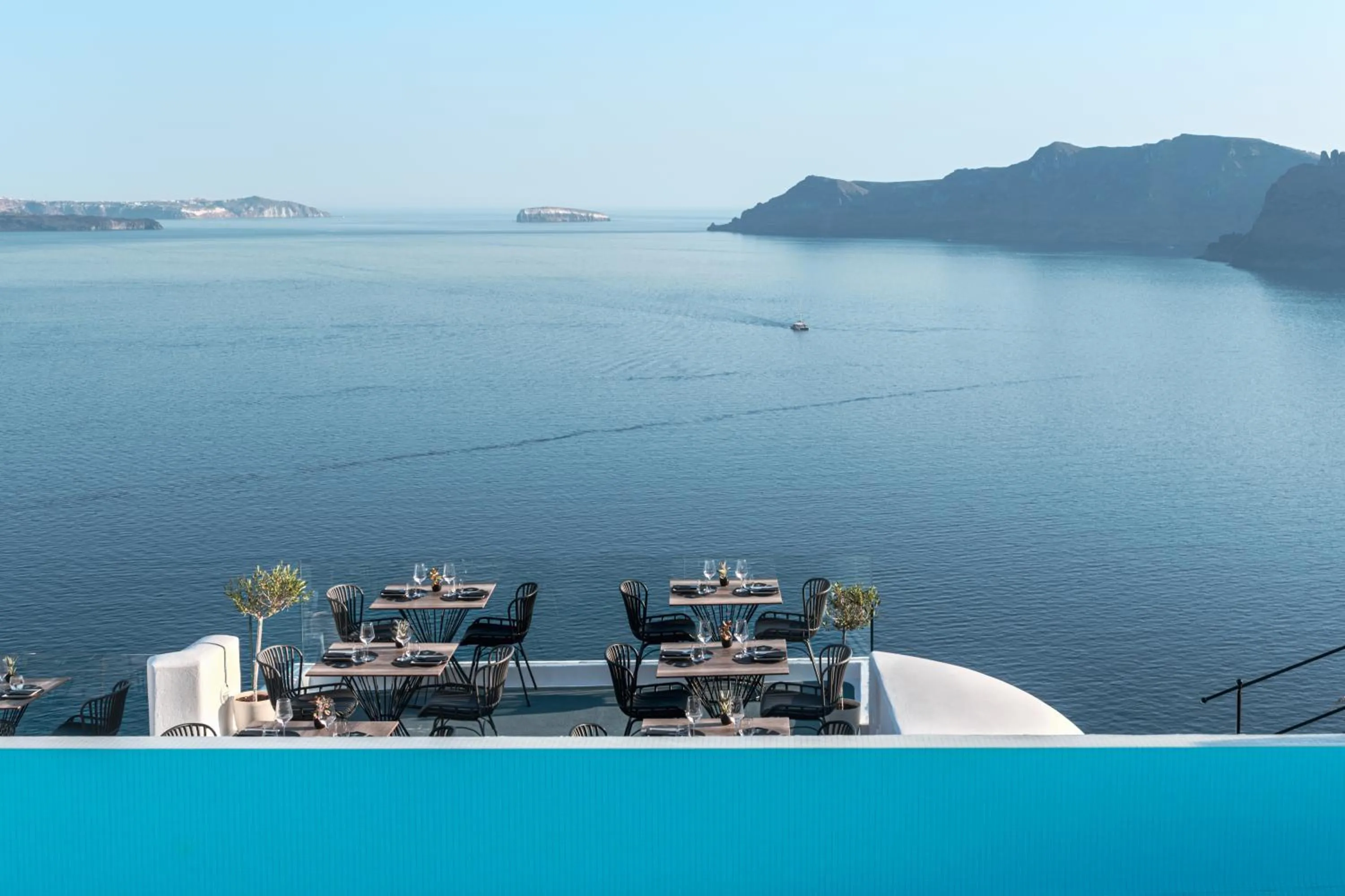 Restaurant/places to eat in La Perla Villas and Suites - Adults Only