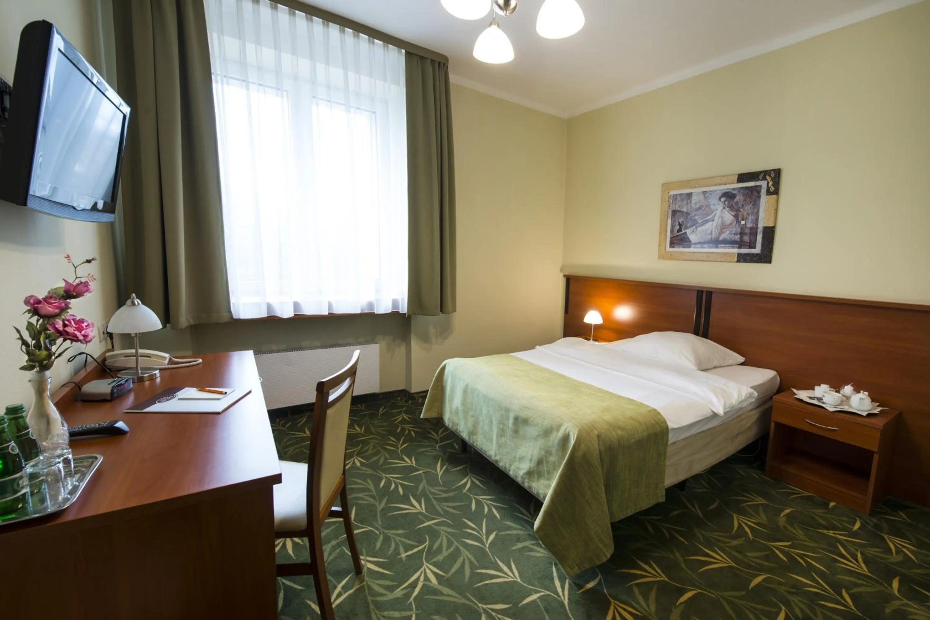 Photo of the whole room, Bed in Brojan