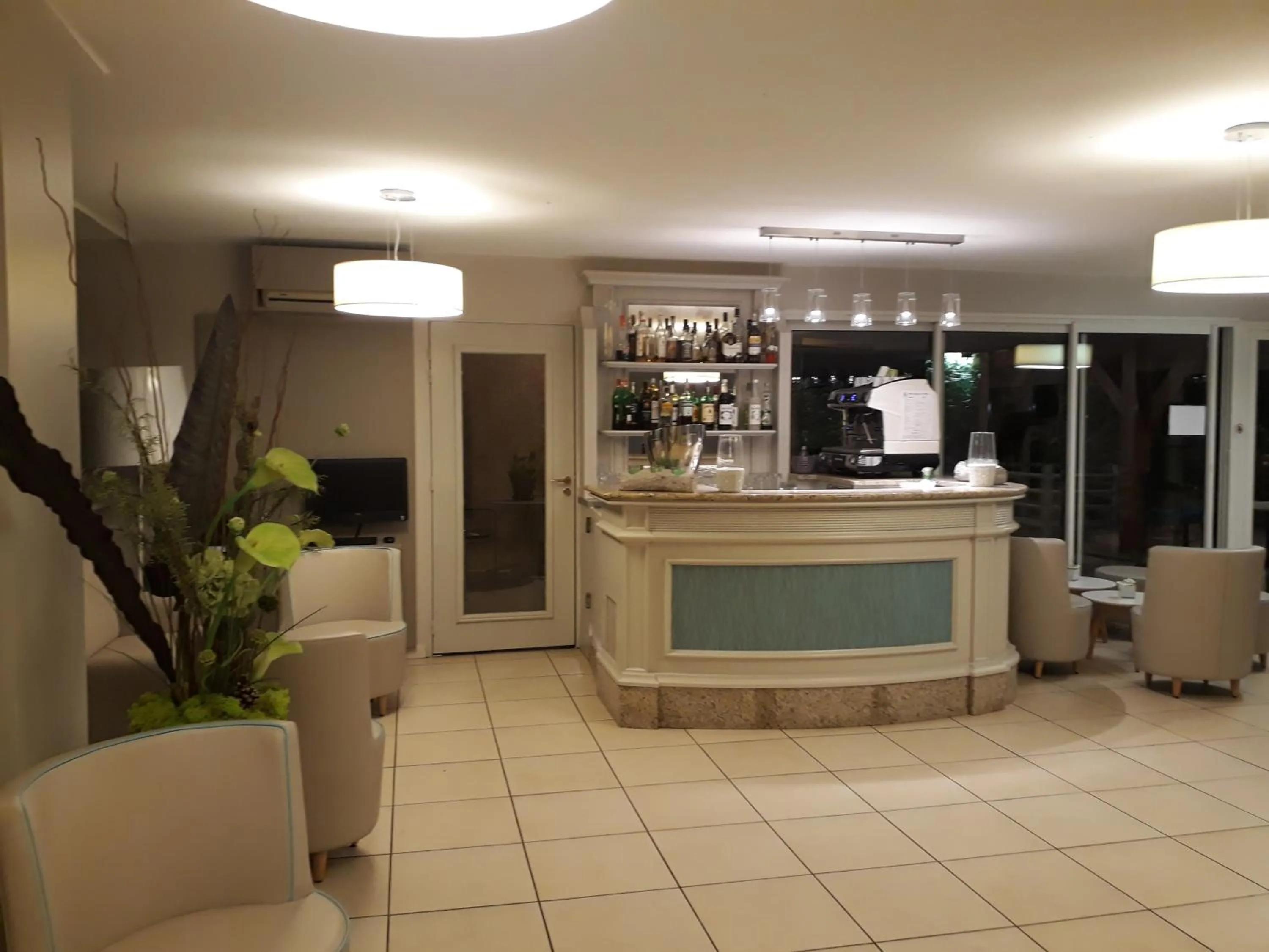 Lobby or reception in Best Western Plus San Damianu