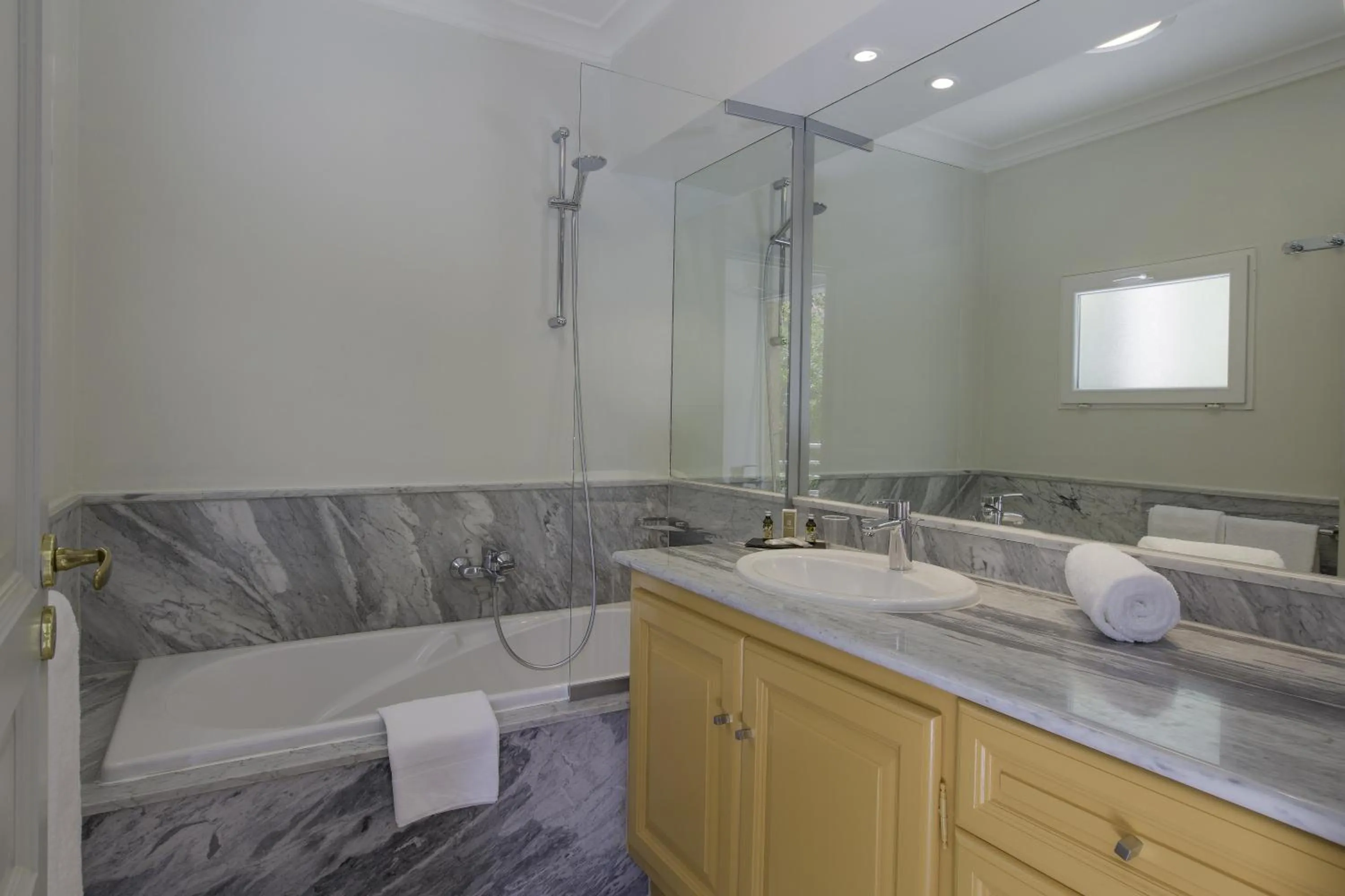 Bathroom in Best Western Plus San Damianu