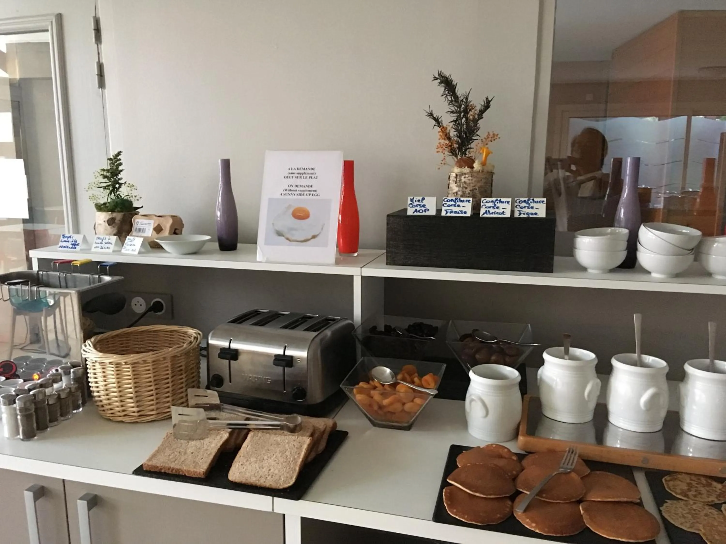 Buffet breakfast in Best Western Plus San Damianu