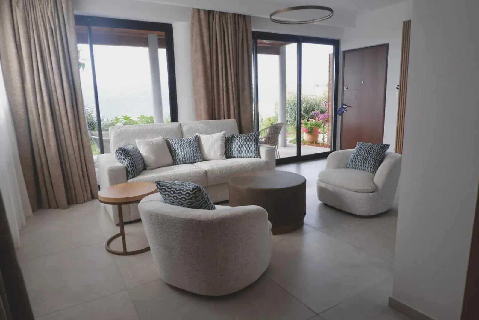 King Suite with Mountain View in Best Western Plus San Damianu King Suite with Mountain View in Best Western Plus San Damianu