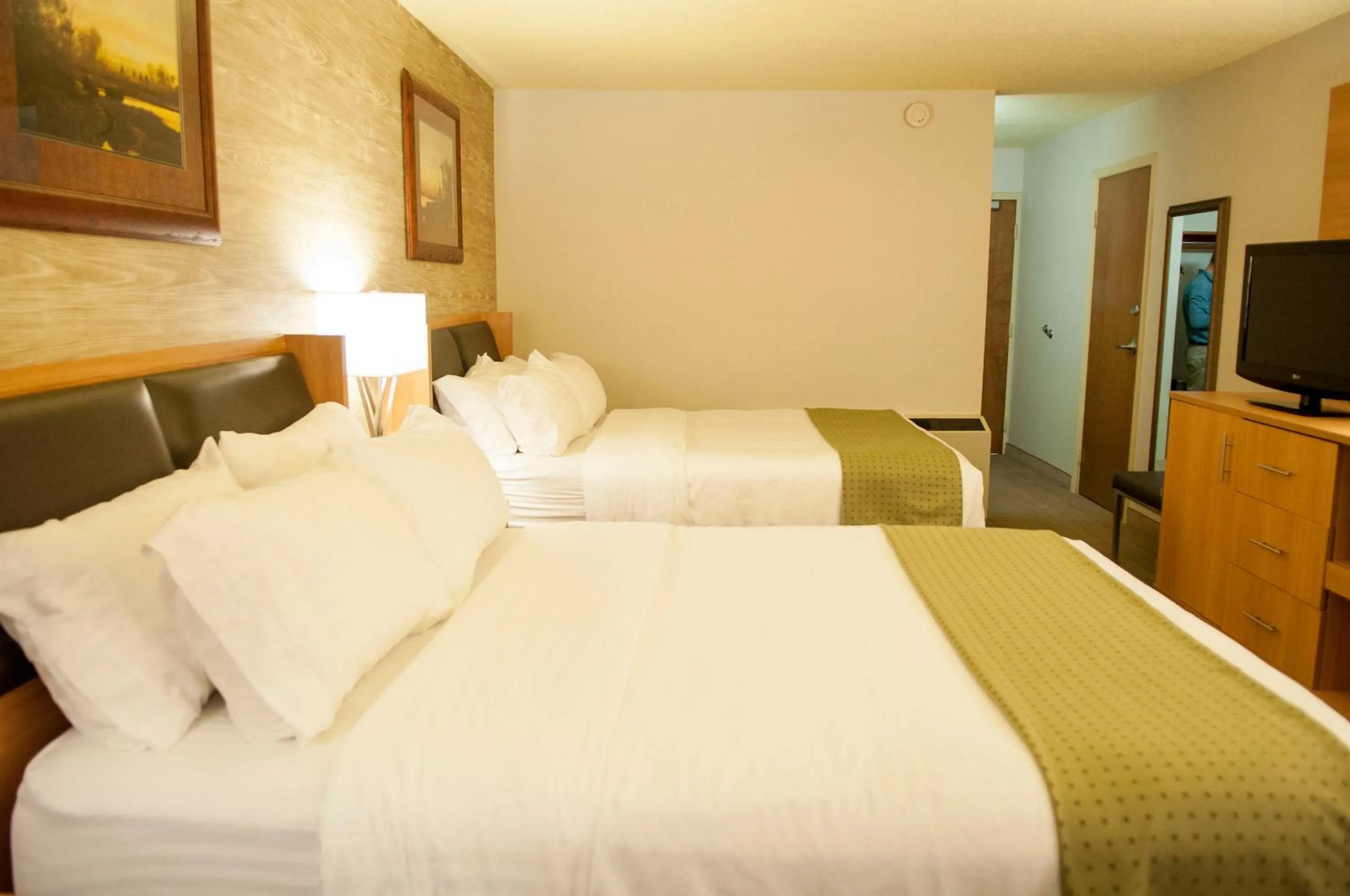 Photo of the whole room, Bed in Holiday Inn Spearfish-Convention Center by IHG