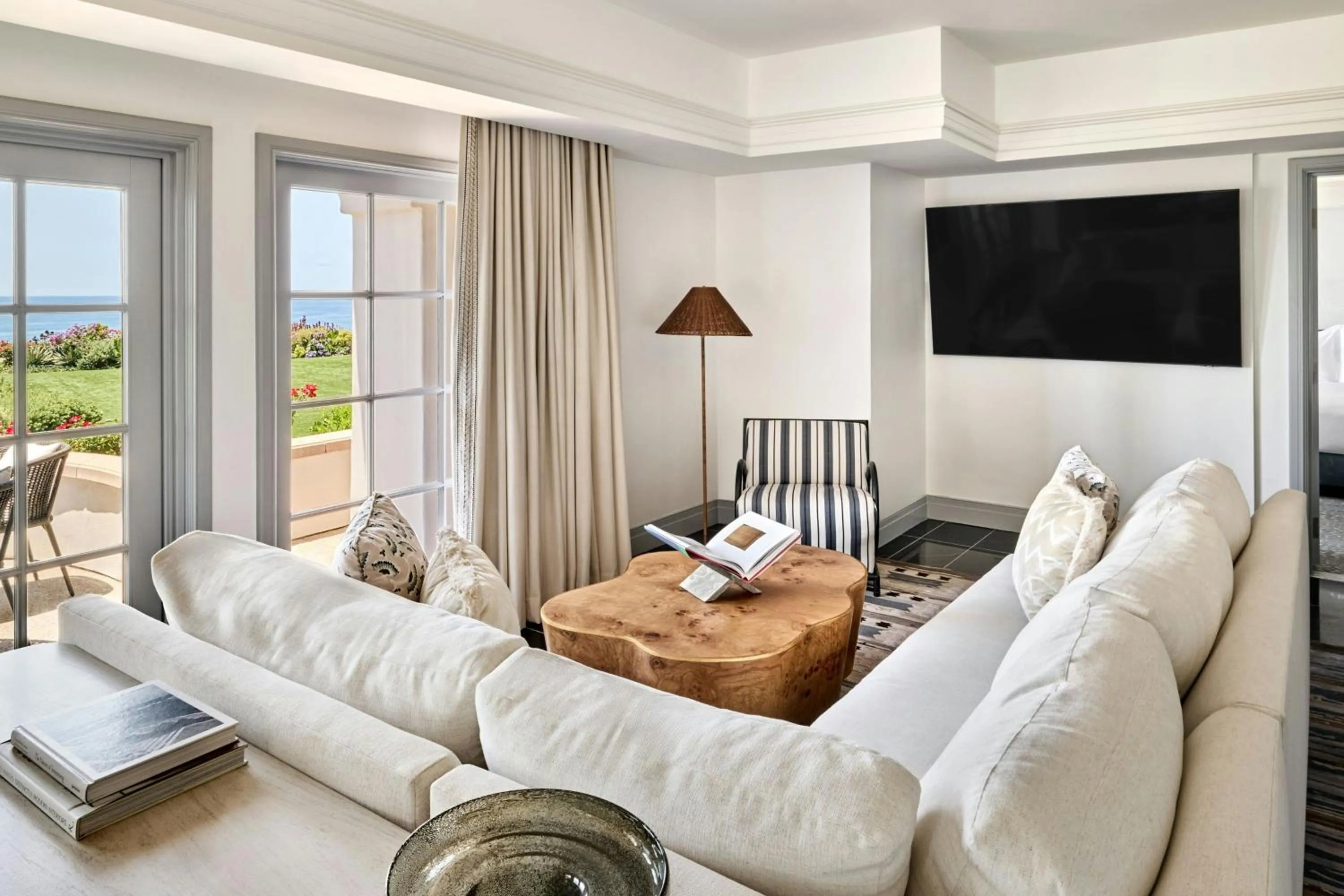 Living room in The Ritz-Carlton, Laguna Niguel