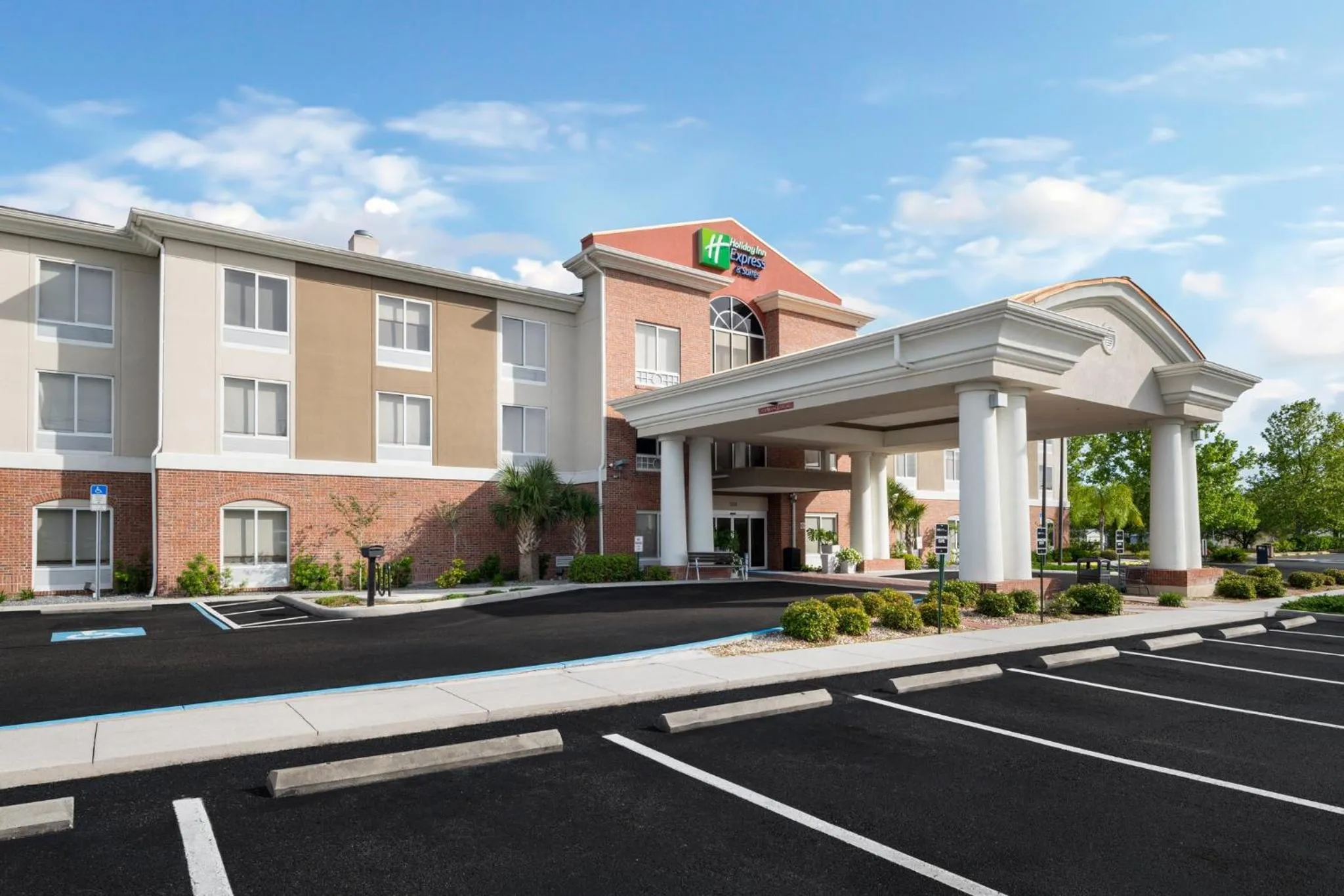Property building in Holiday Inn Express & Suites Spring Hill by IHG