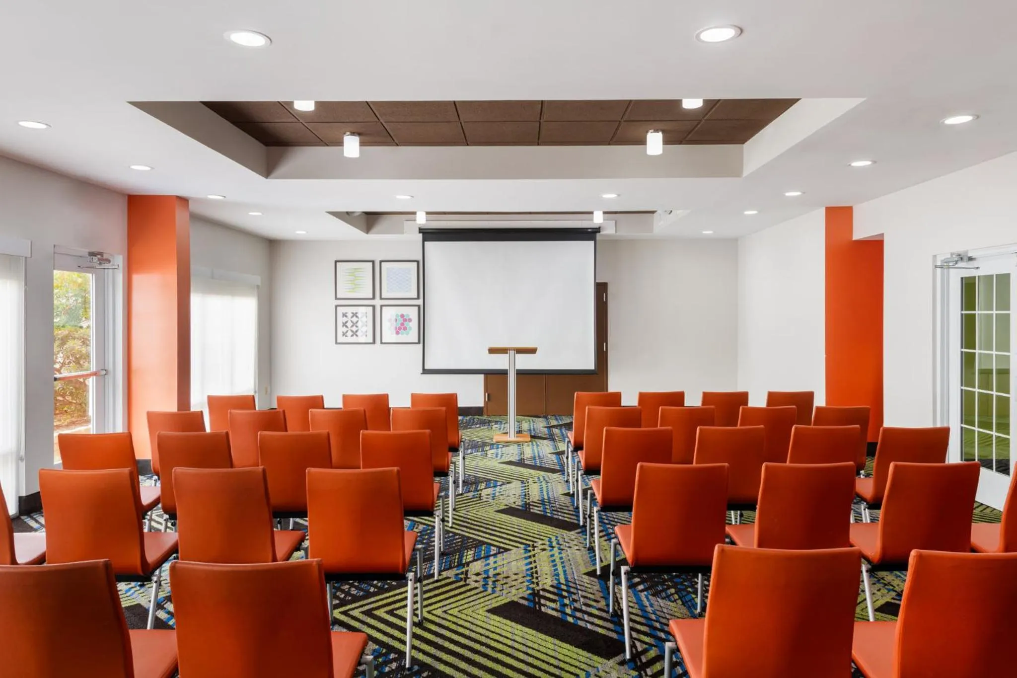 Meeting/conference room in Holiday Inn Express & Suites Spring Hill by IHG