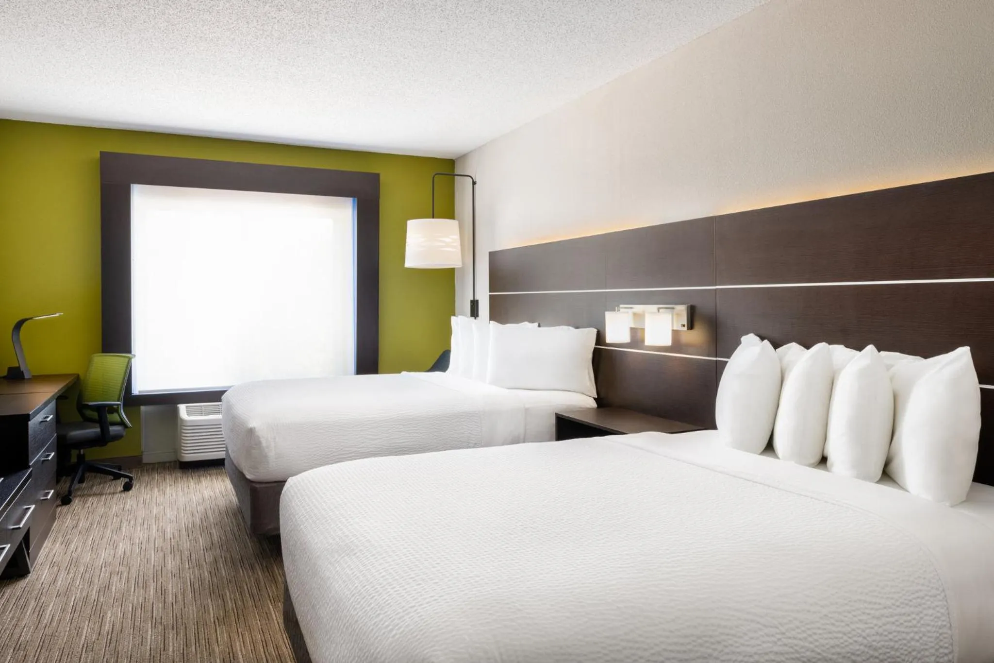 Photo of the whole room, Bed in Holiday Inn Express & Suites Spring Hill by IHG