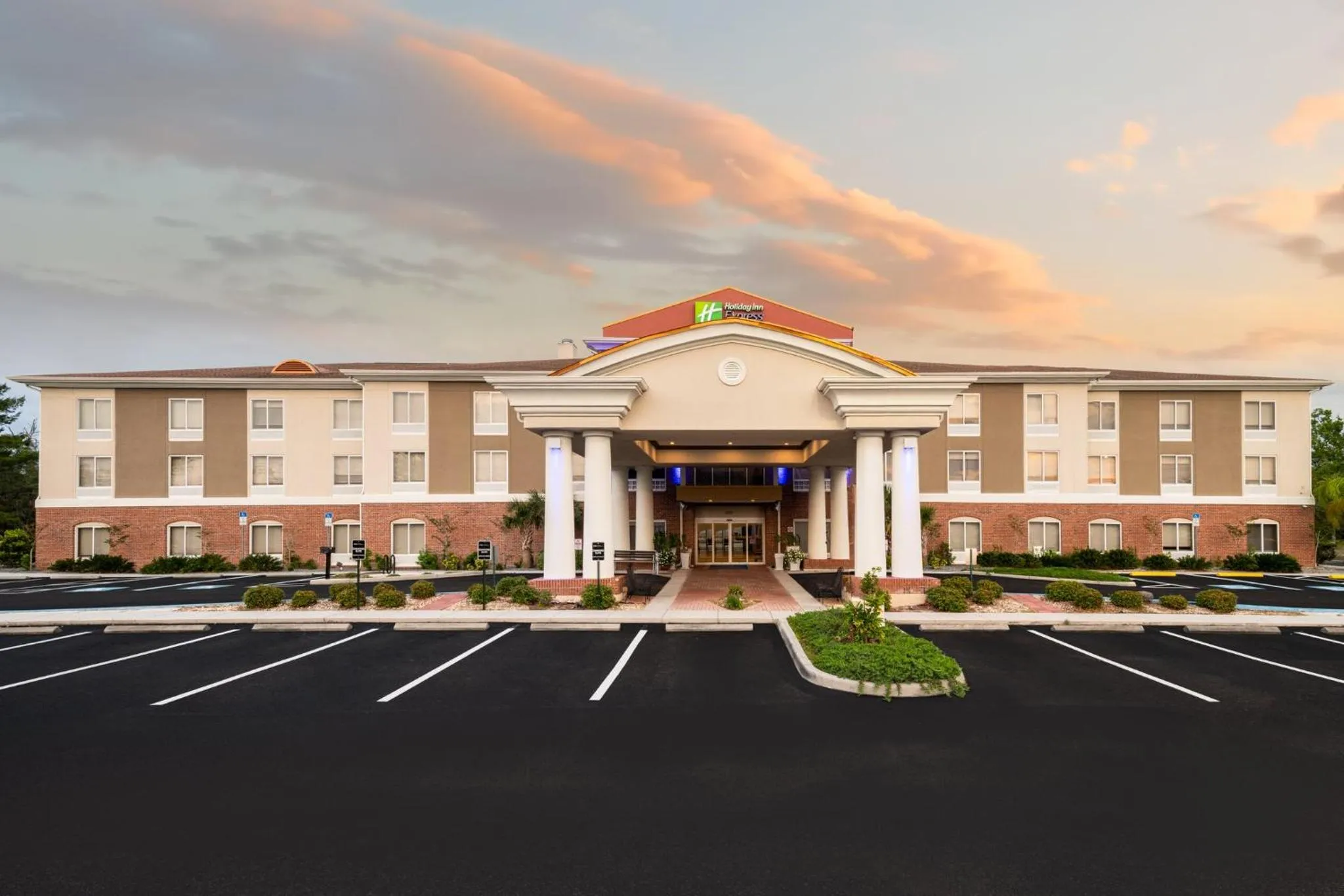 Property building in Holiday Inn Express & Suites Spring Hill by IHG