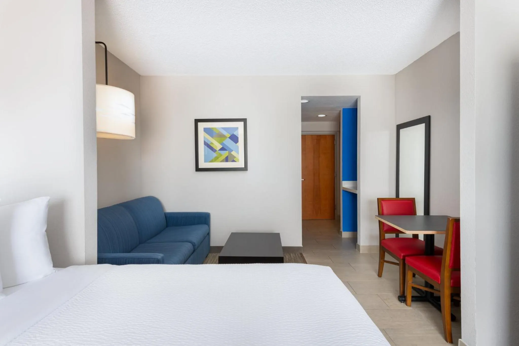 Photo of the whole room, Bed in Holiday Inn Express & Suites Spring Hill by IHG