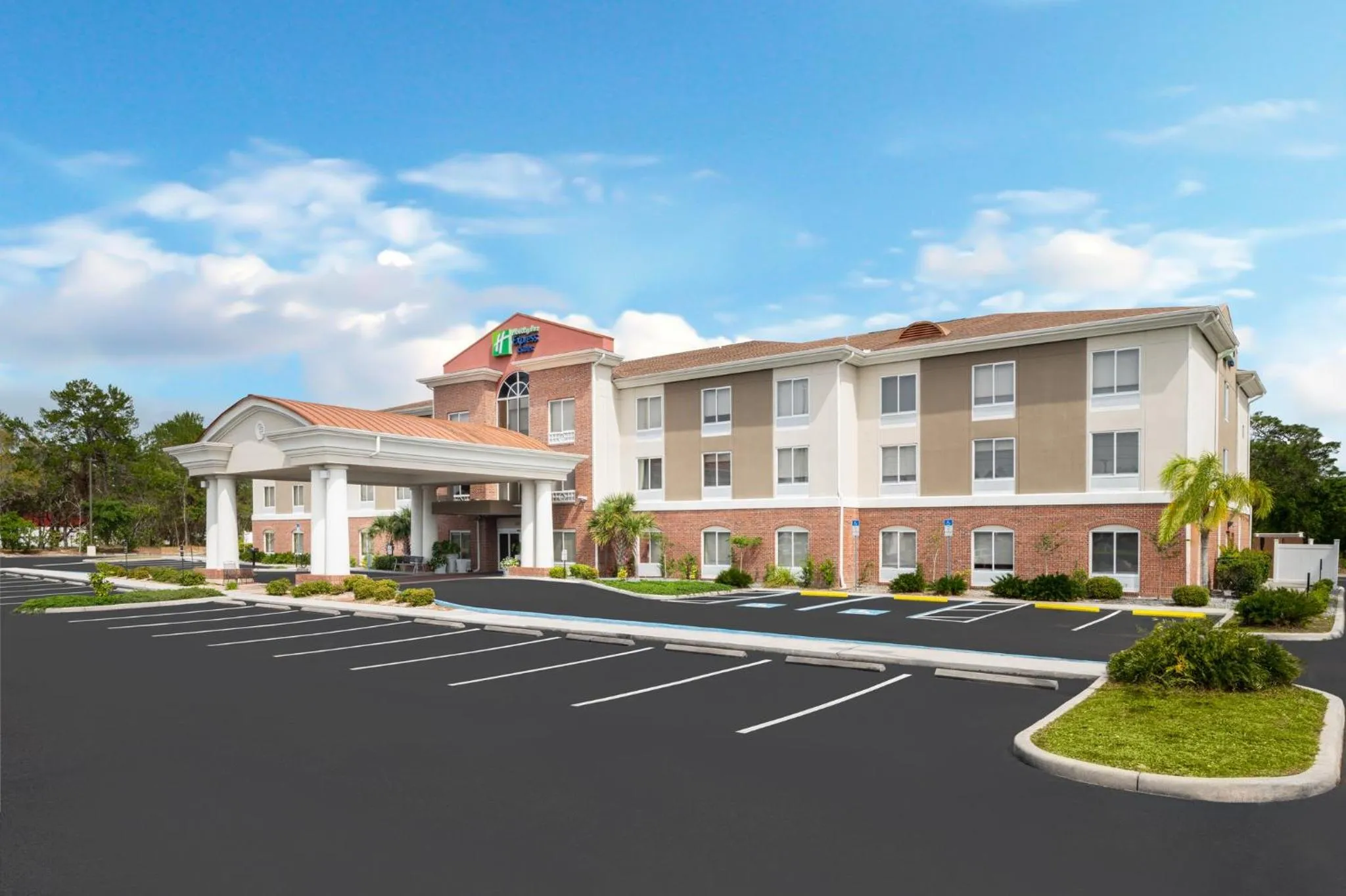 Property building in Holiday Inn Express & Suites Spring Hill by IHG