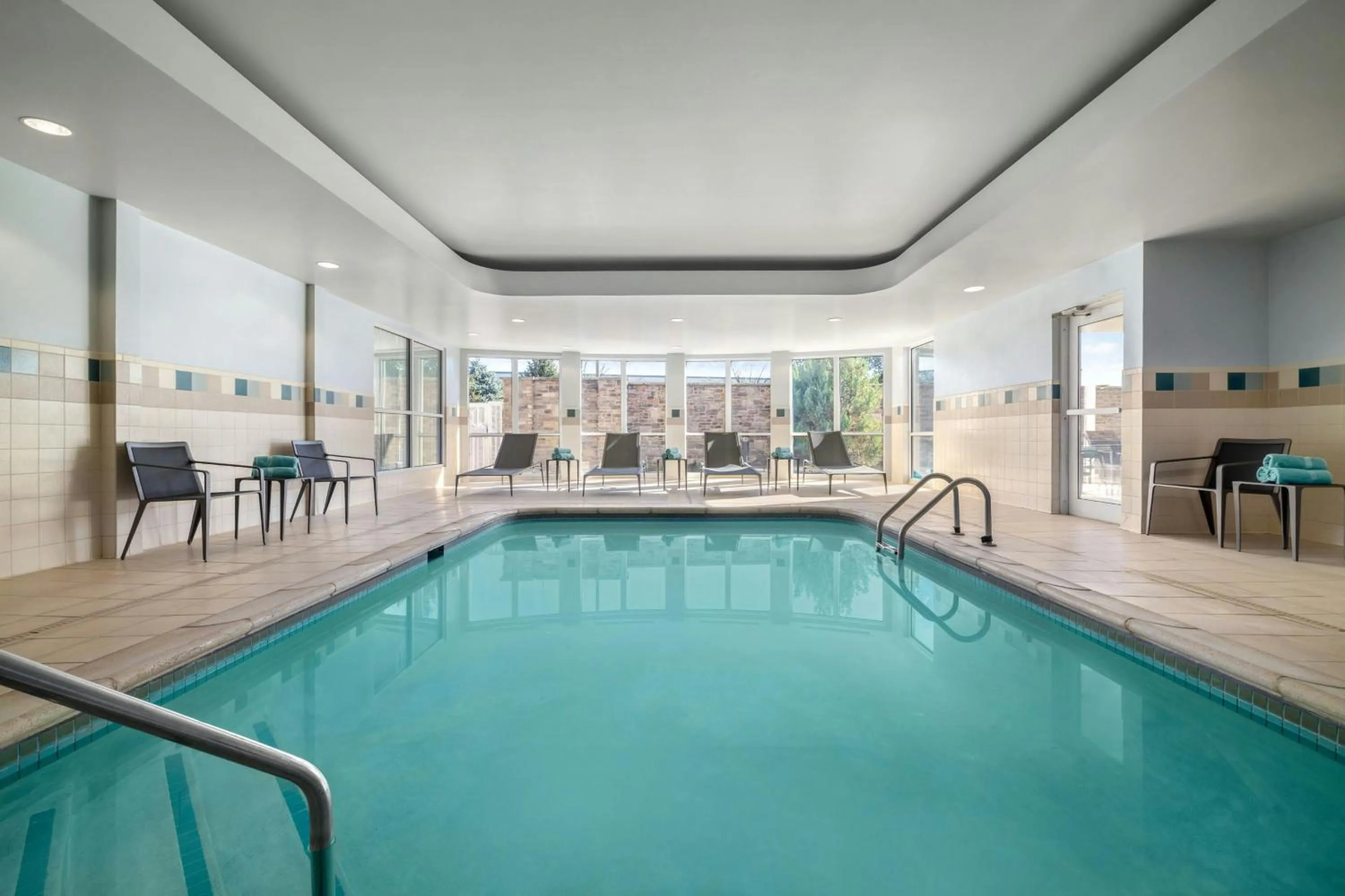 Swimming pool in Courtyard Des Moines Ankeny