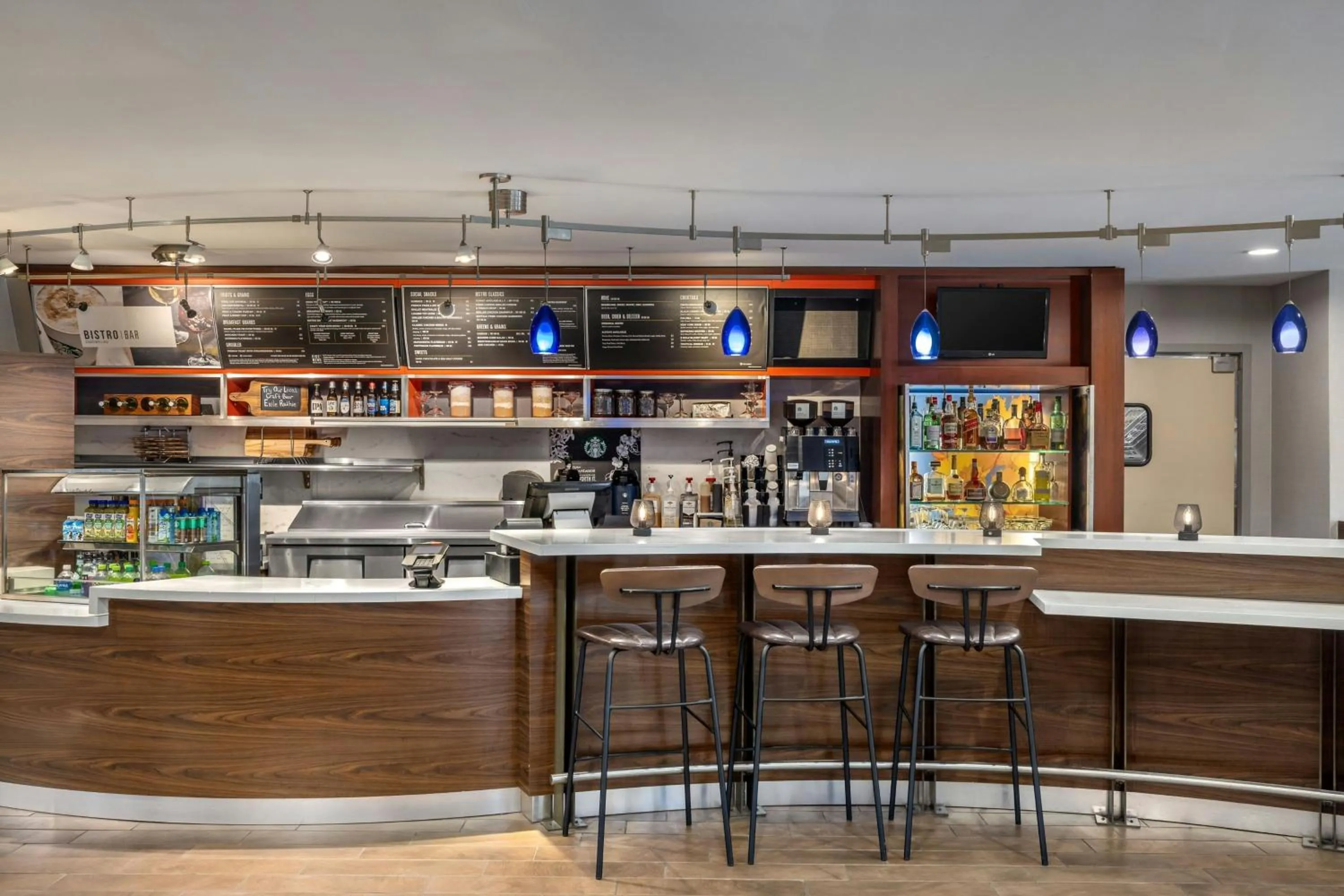 Lounge or bar in Courtyard Des Moines Ankeny