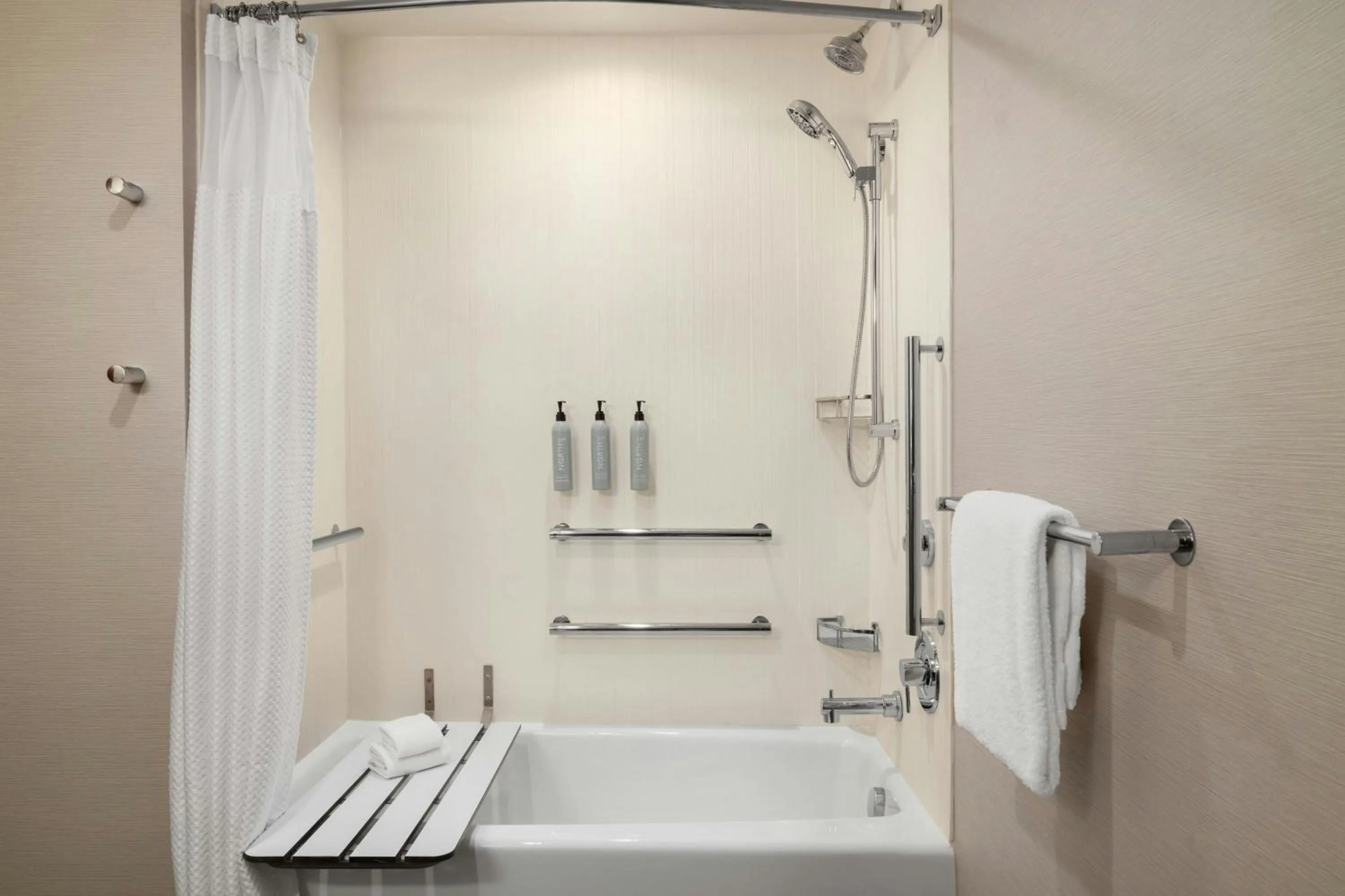 Photo of the whole room in Courtyard Des Moines Ankeny