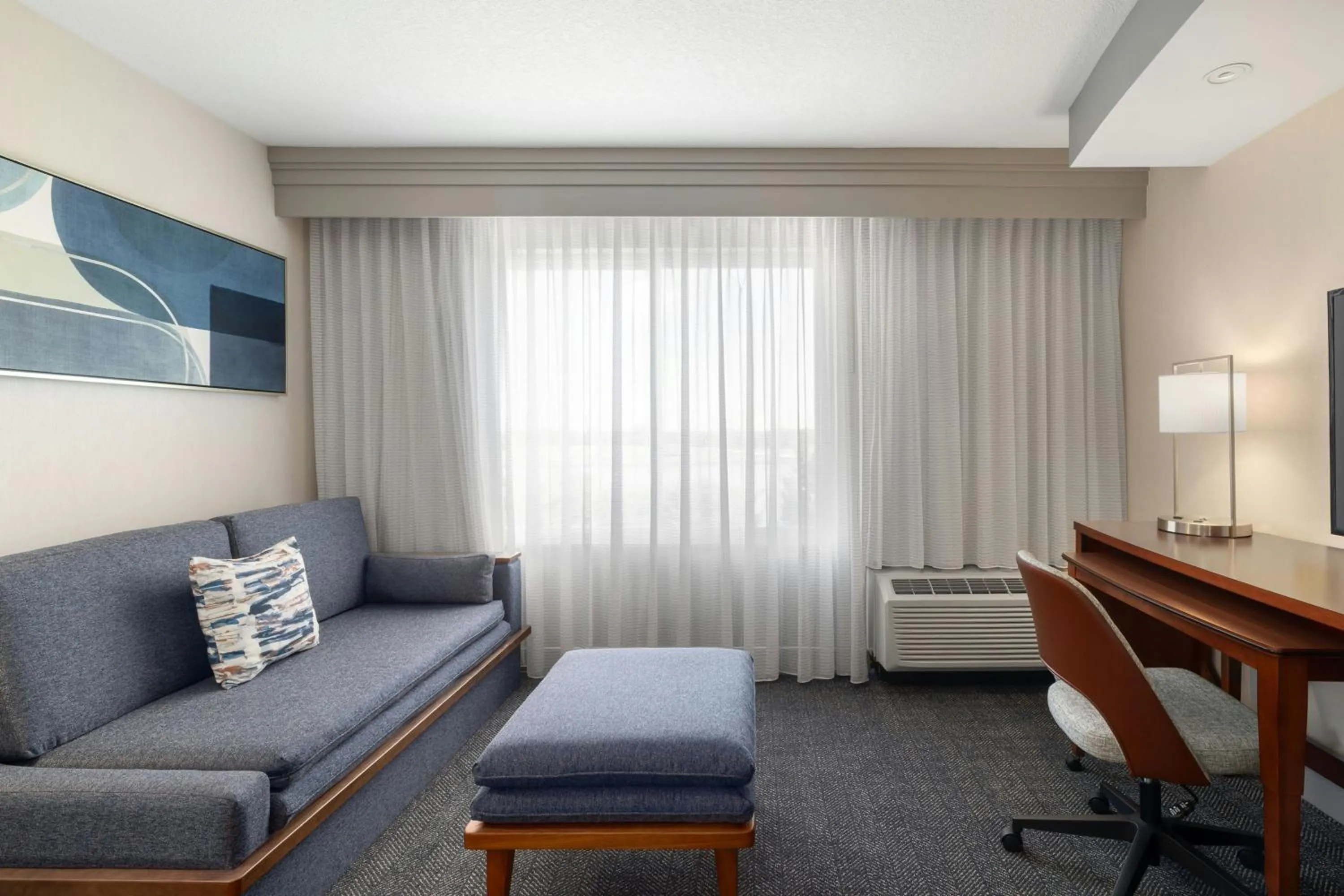 Photo of the whole room in Courtyard Des Moines Ankeny