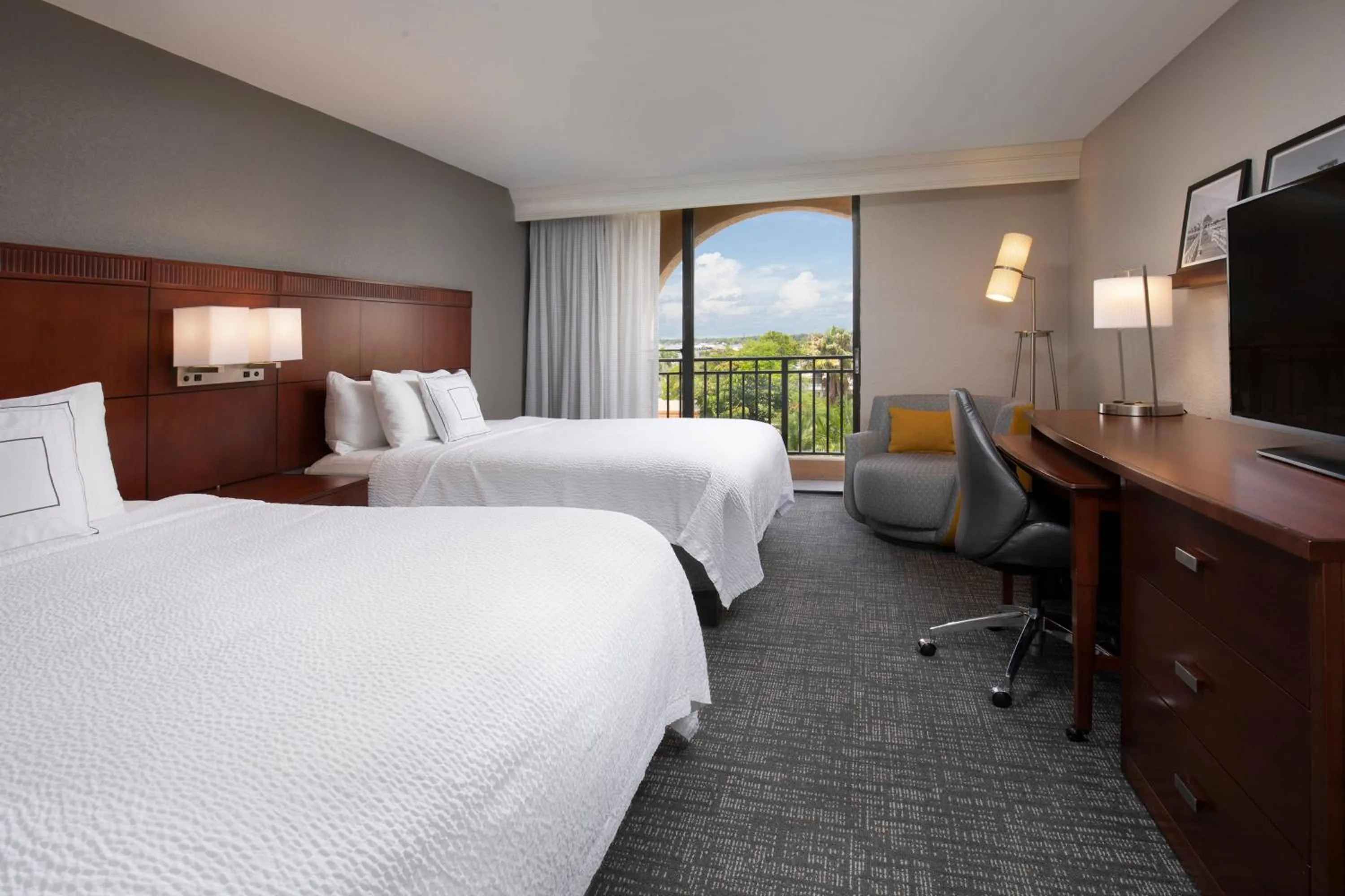 Photo of the whole room, Bed in Courtyard by Marriott Bradenton Sarasota/Riverfront
