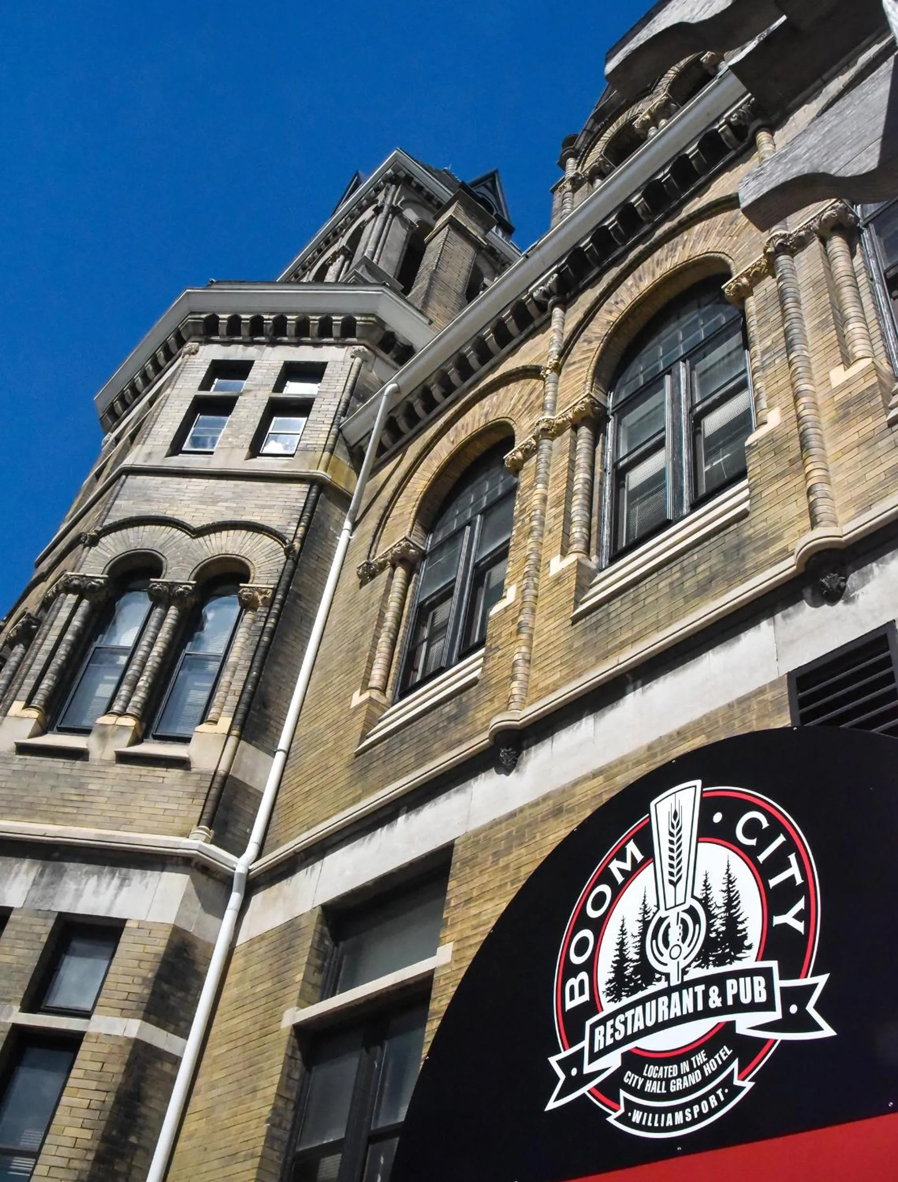 Restaurant/places to eat in City Hall Grand Hotel