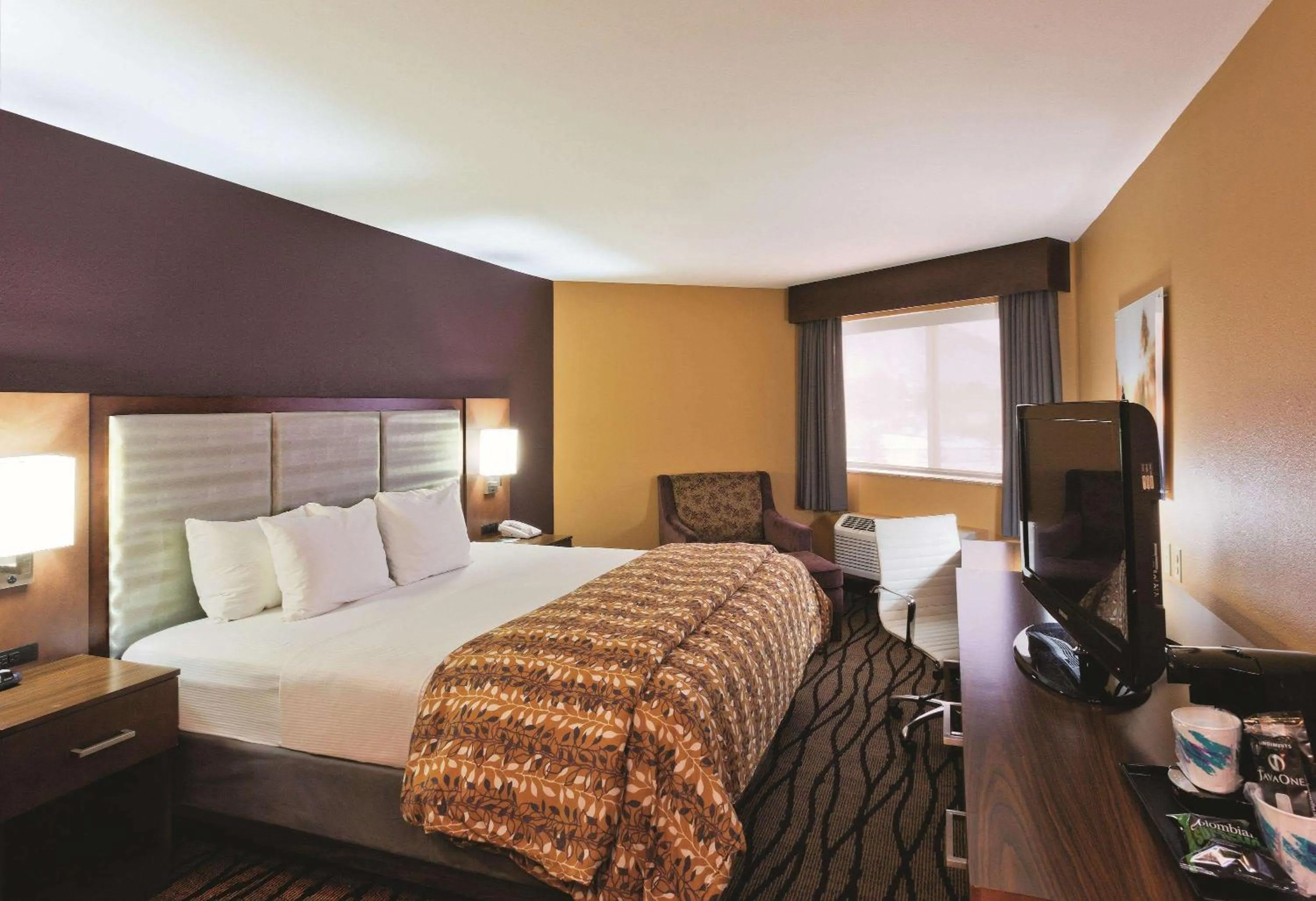 Photo of the whole room, Bed in La Quinta by Wyndham Butte