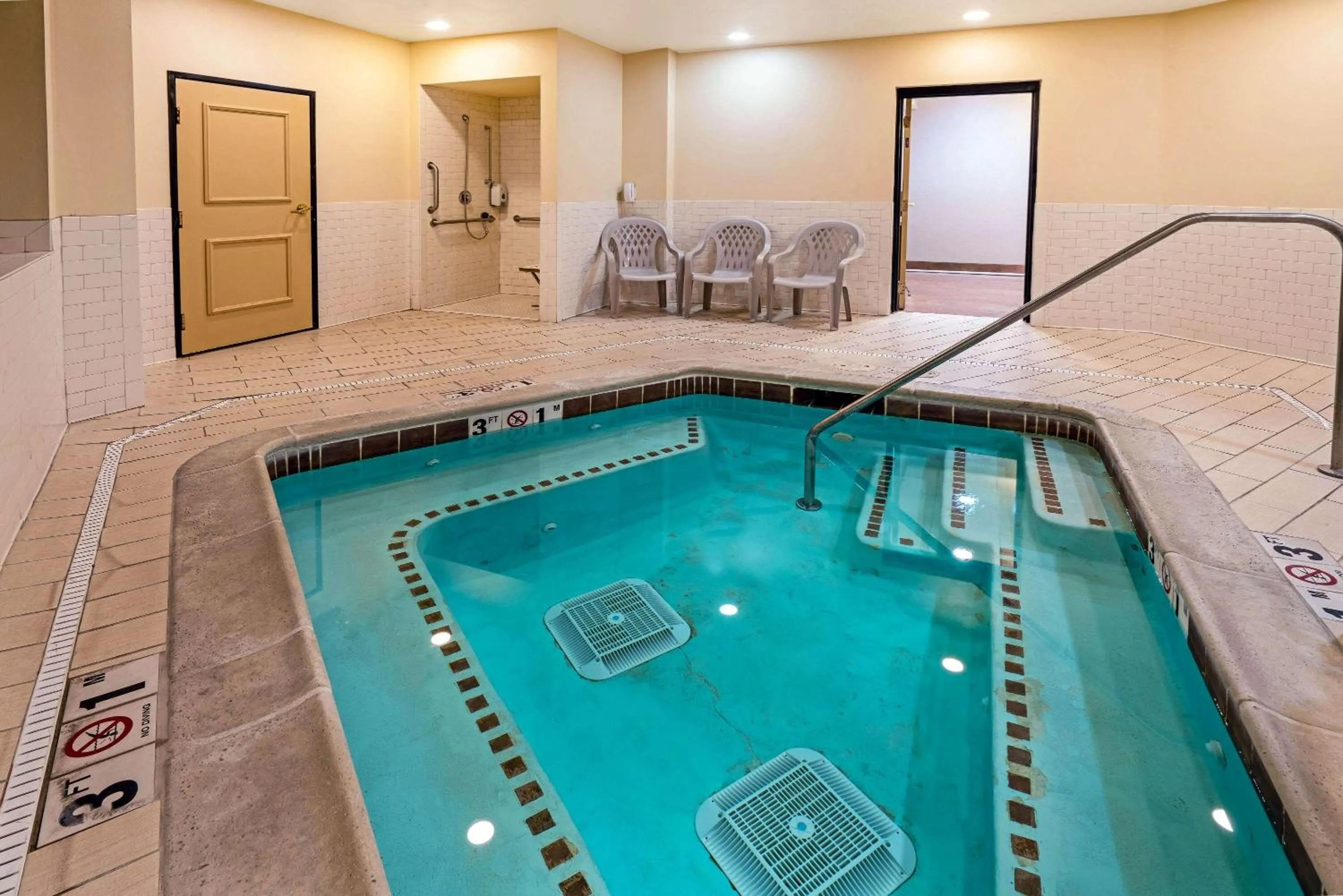 Hot Tub in La Quinta by Wyndham Butte