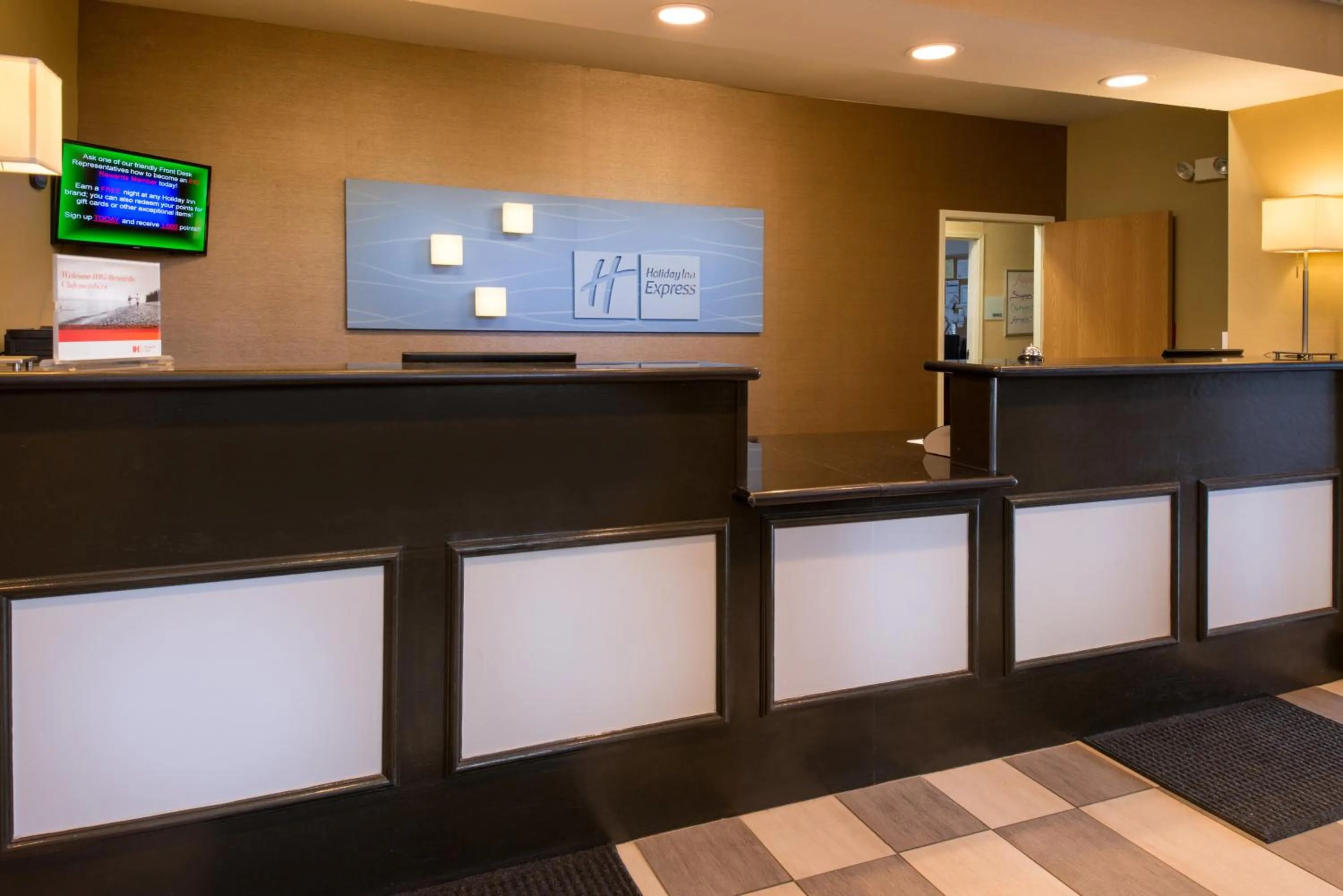 Property building in Holiday Inn Express & Suites Bucyrus by IHG