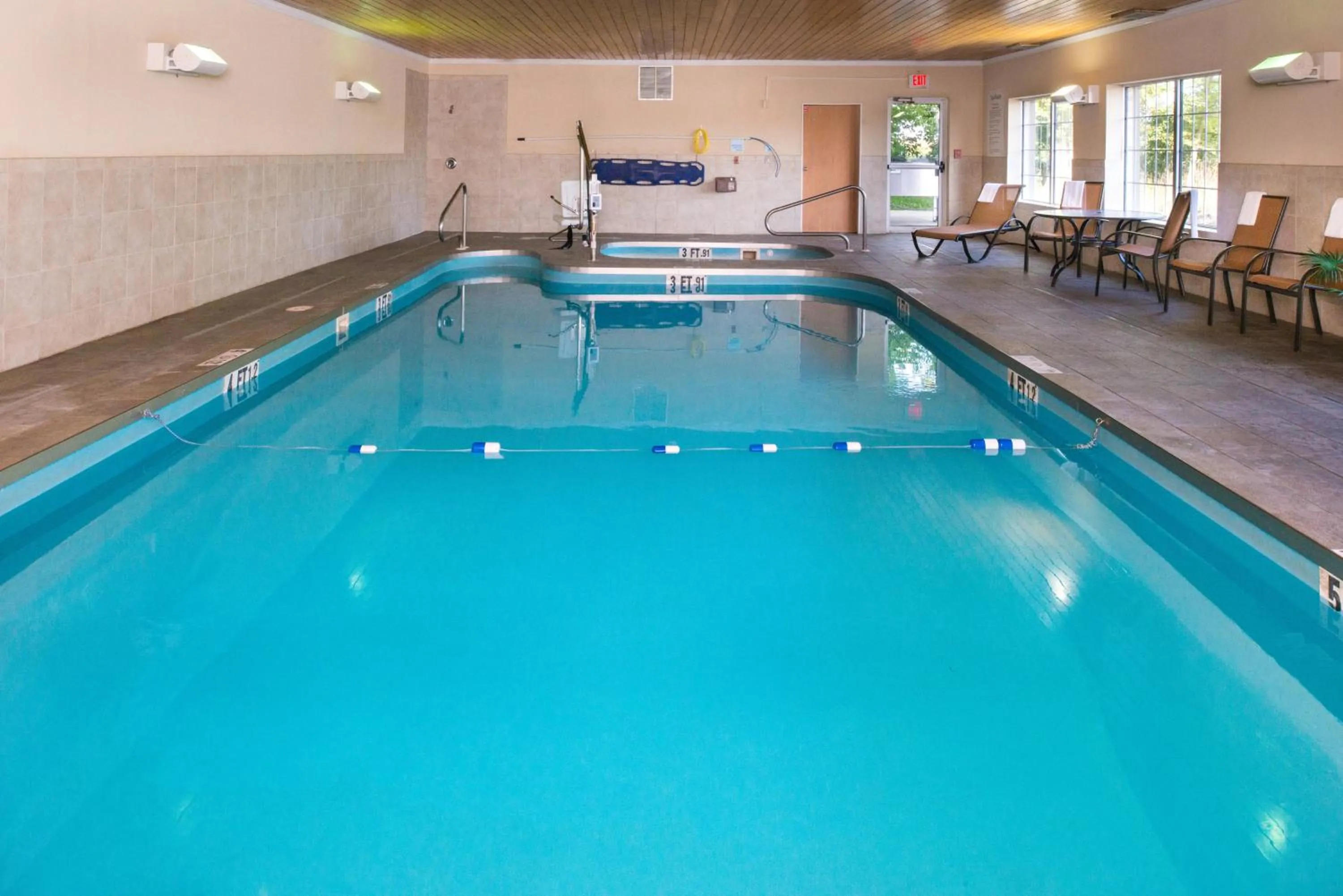 Swimming pool in Holiday Inn Express & Suites Bucyrus by IHG
