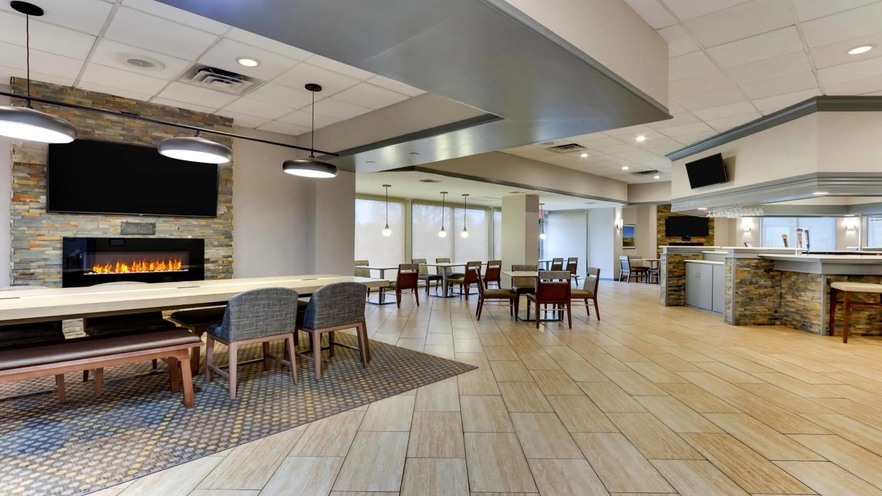 Restaurant/places to eat in Holiday Inn Staunton Conference Center by IHG
