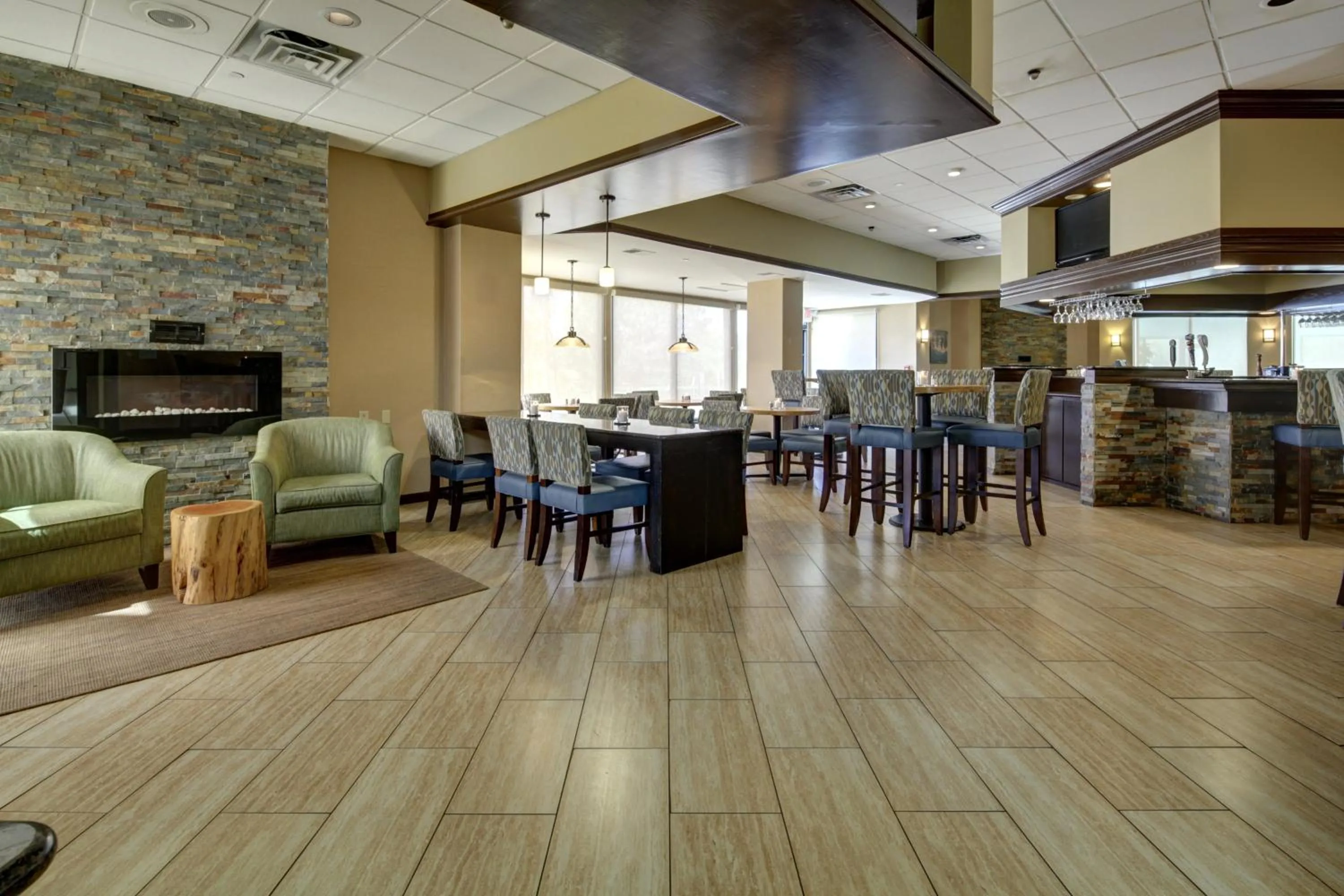 Restaurant/places to eat in Holiday Inn Staunton Conference Center by IHG