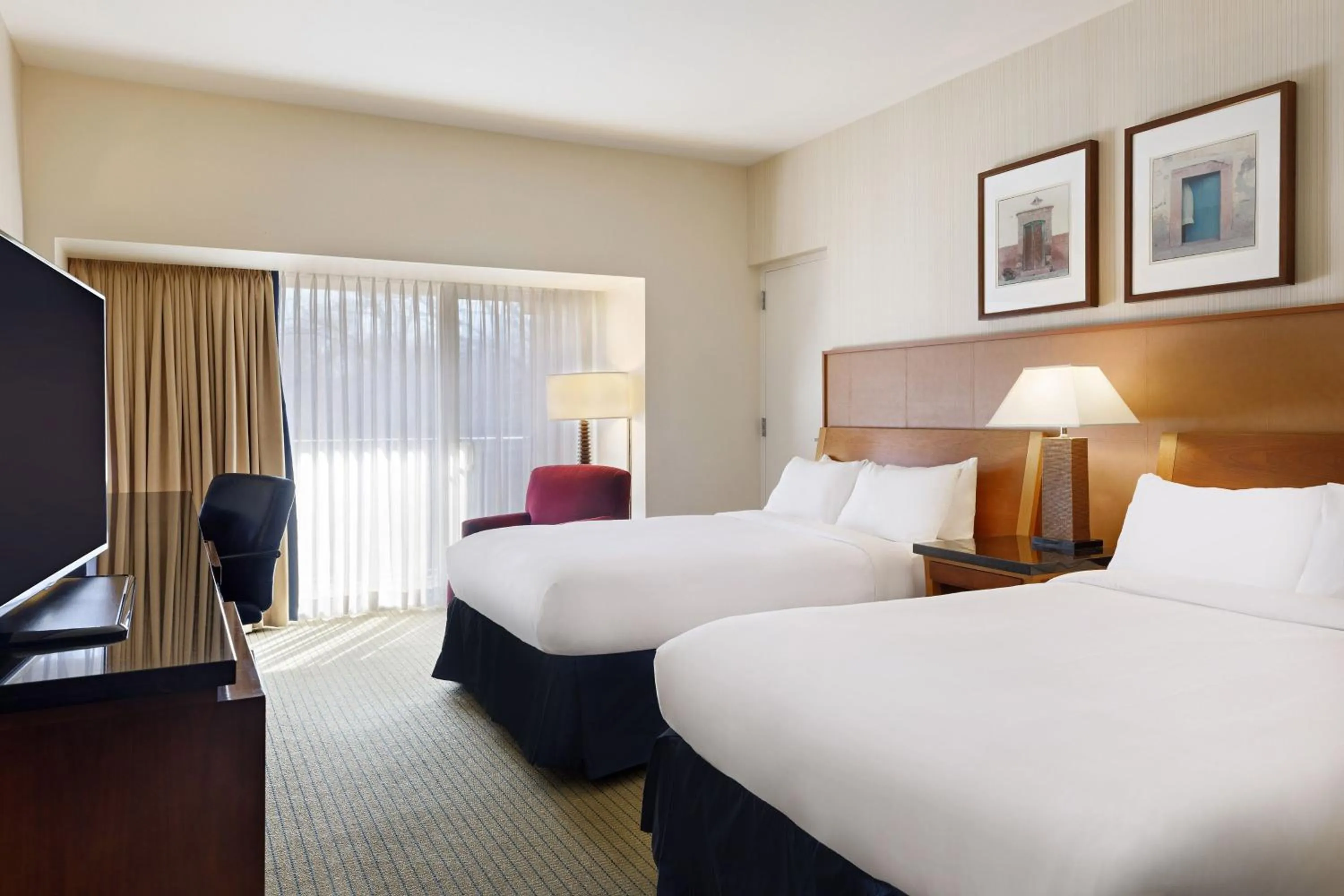 Photo of the whole room, Bed in Marriott Dallas Fort Worth Westlake