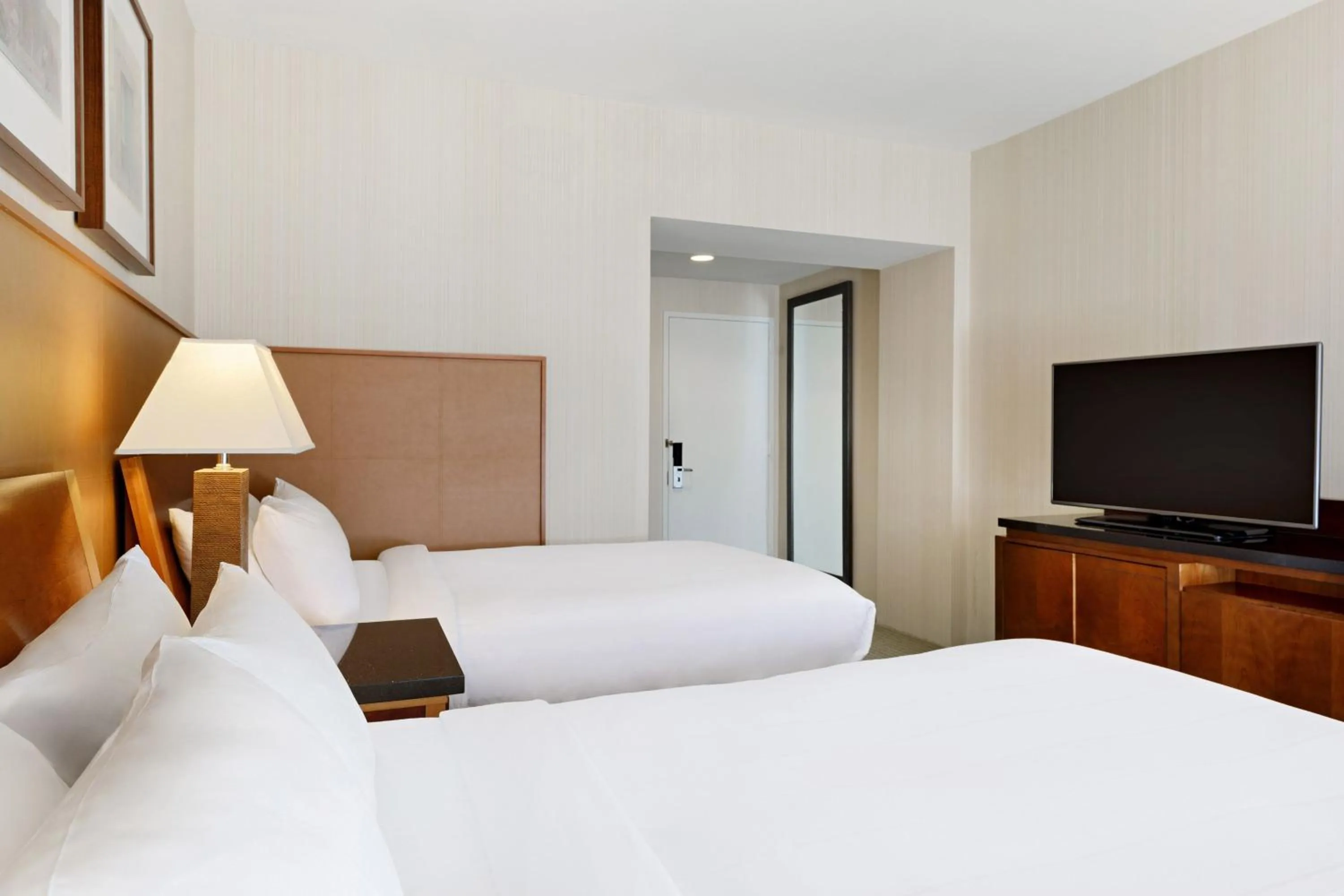 Photo of the whole room, Bed in Marriott Dallas Fort Worth Westlake