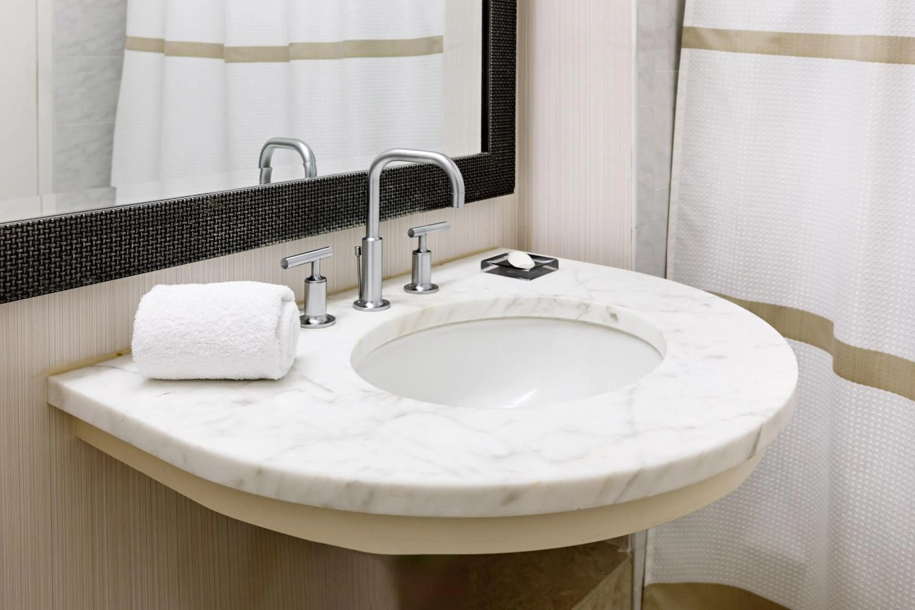 Photo of the whole room in Marriott Dallas Fort Worth Westlake