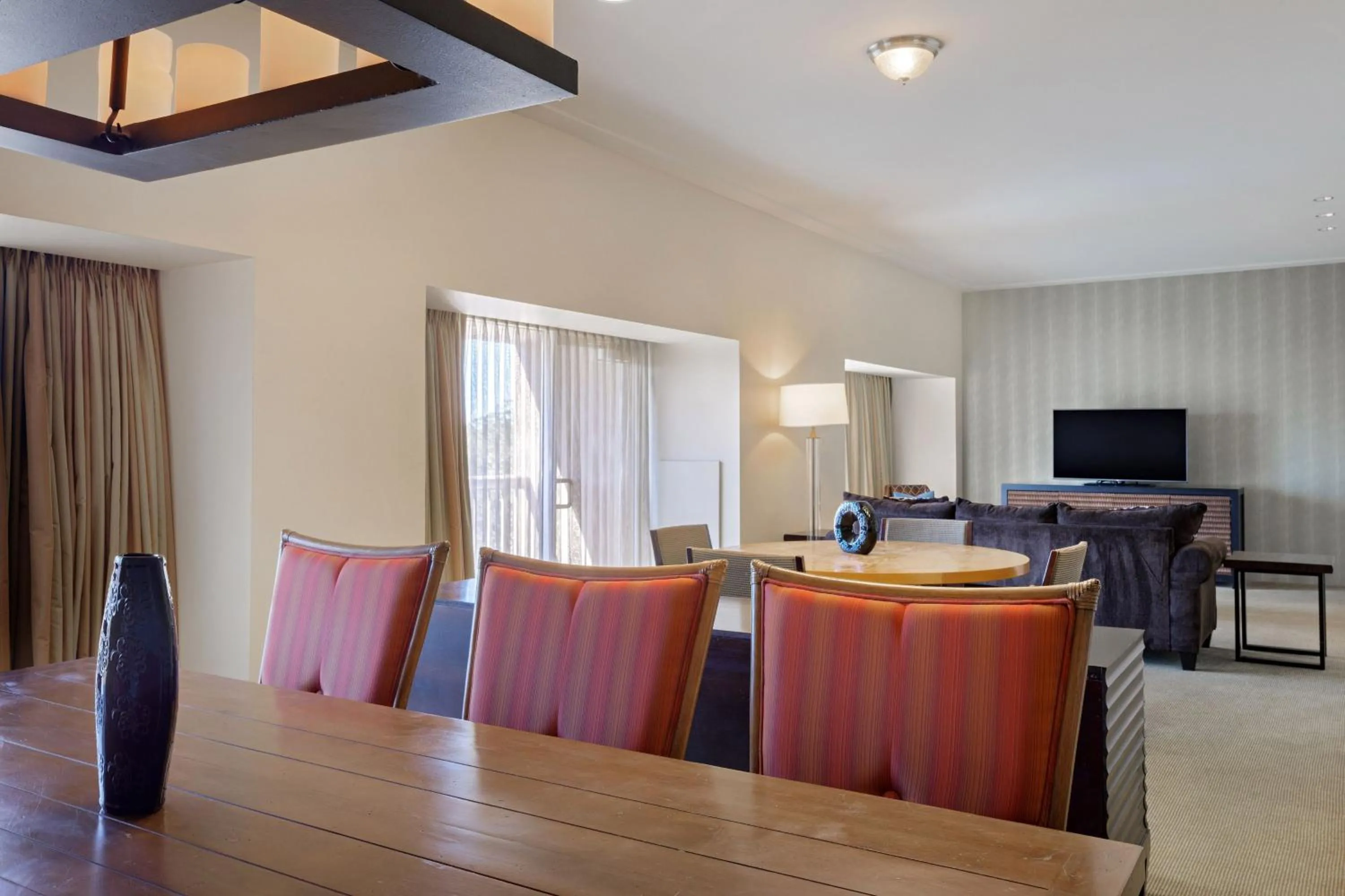 Photo of the whole room in Marriott Dallas Fort Worth Westlake