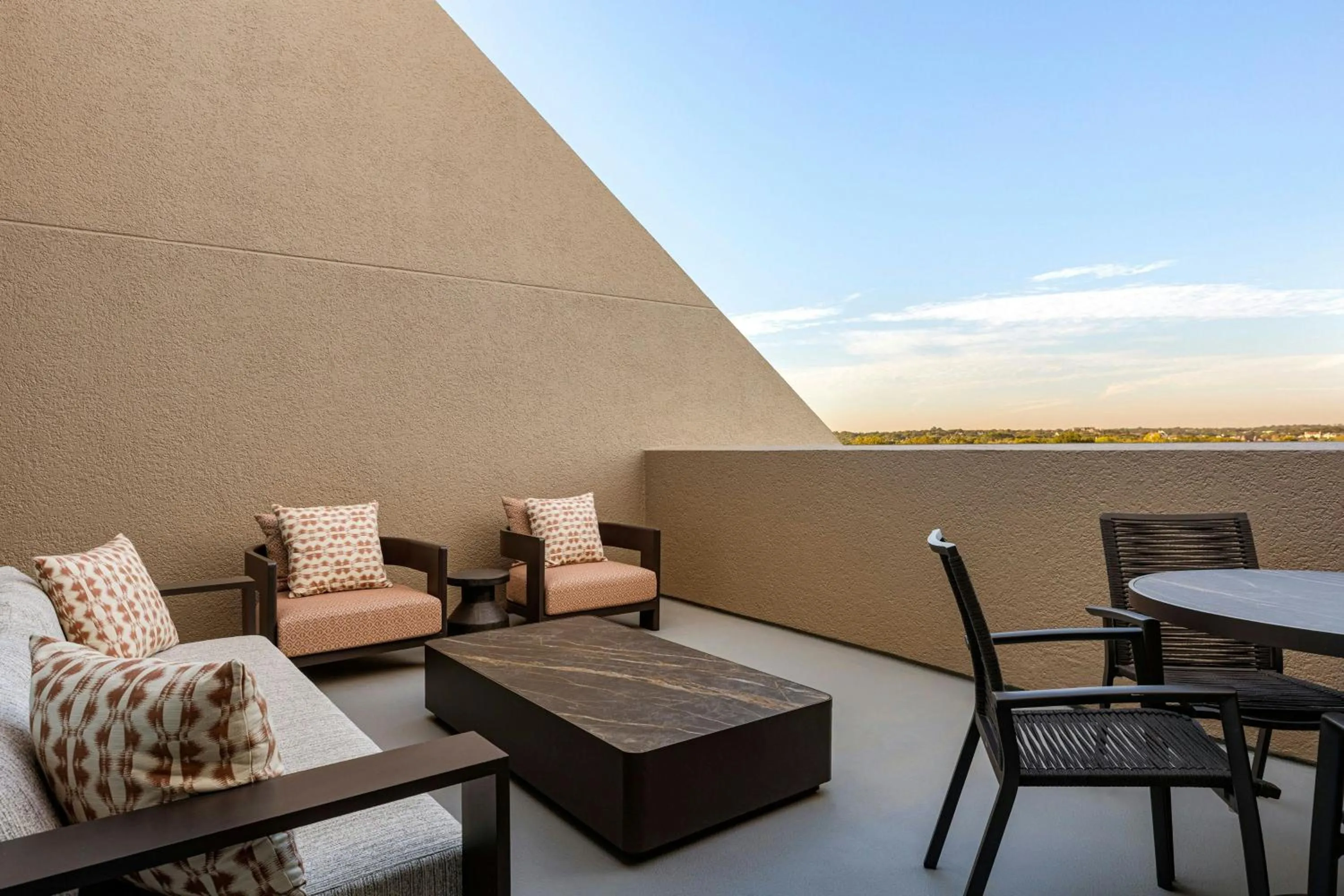 Photo of the whole room in Marriott Dallas Fort Worth Westlake