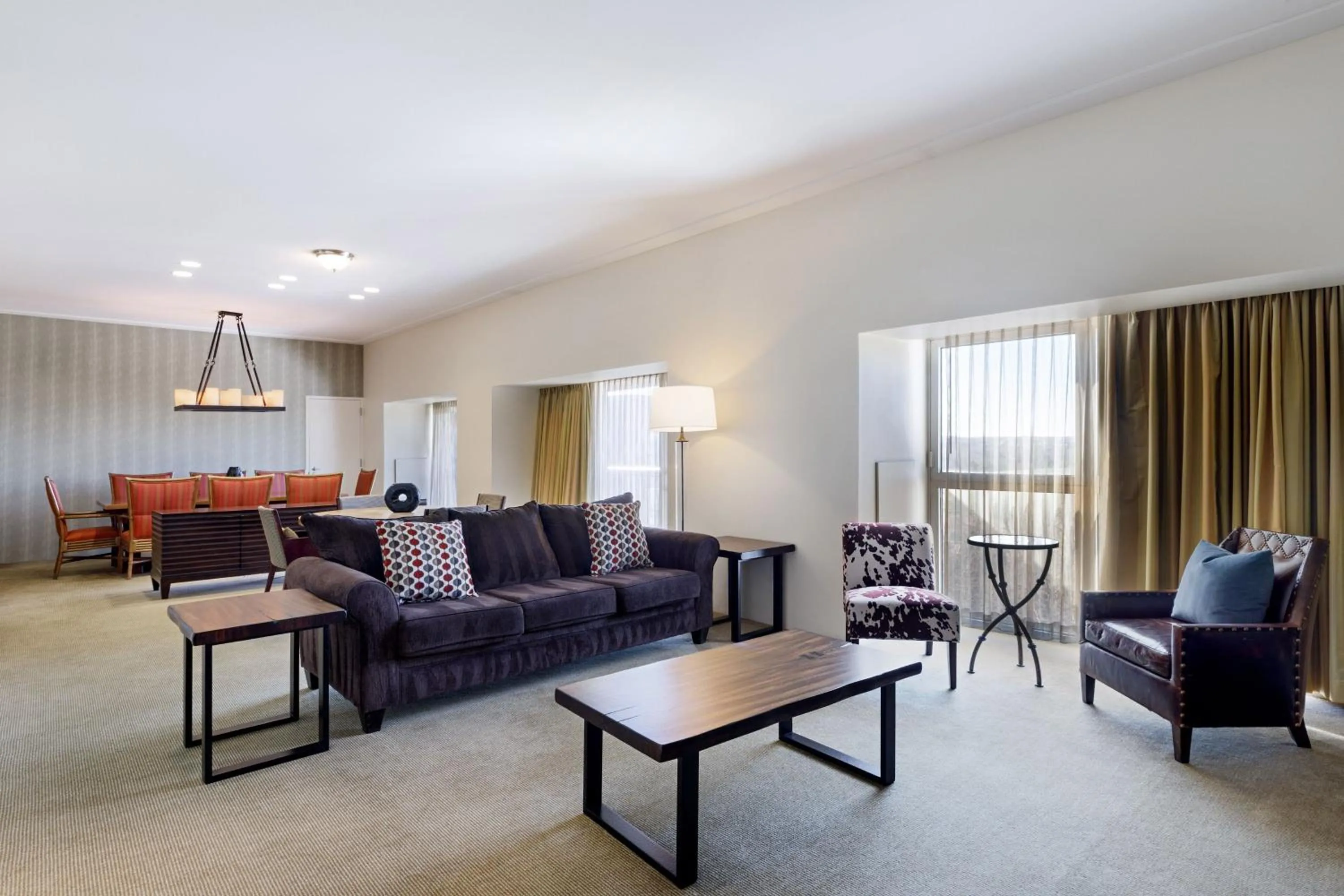 Photo of the whole room in Marriott Dallas Fort Worth Westlake