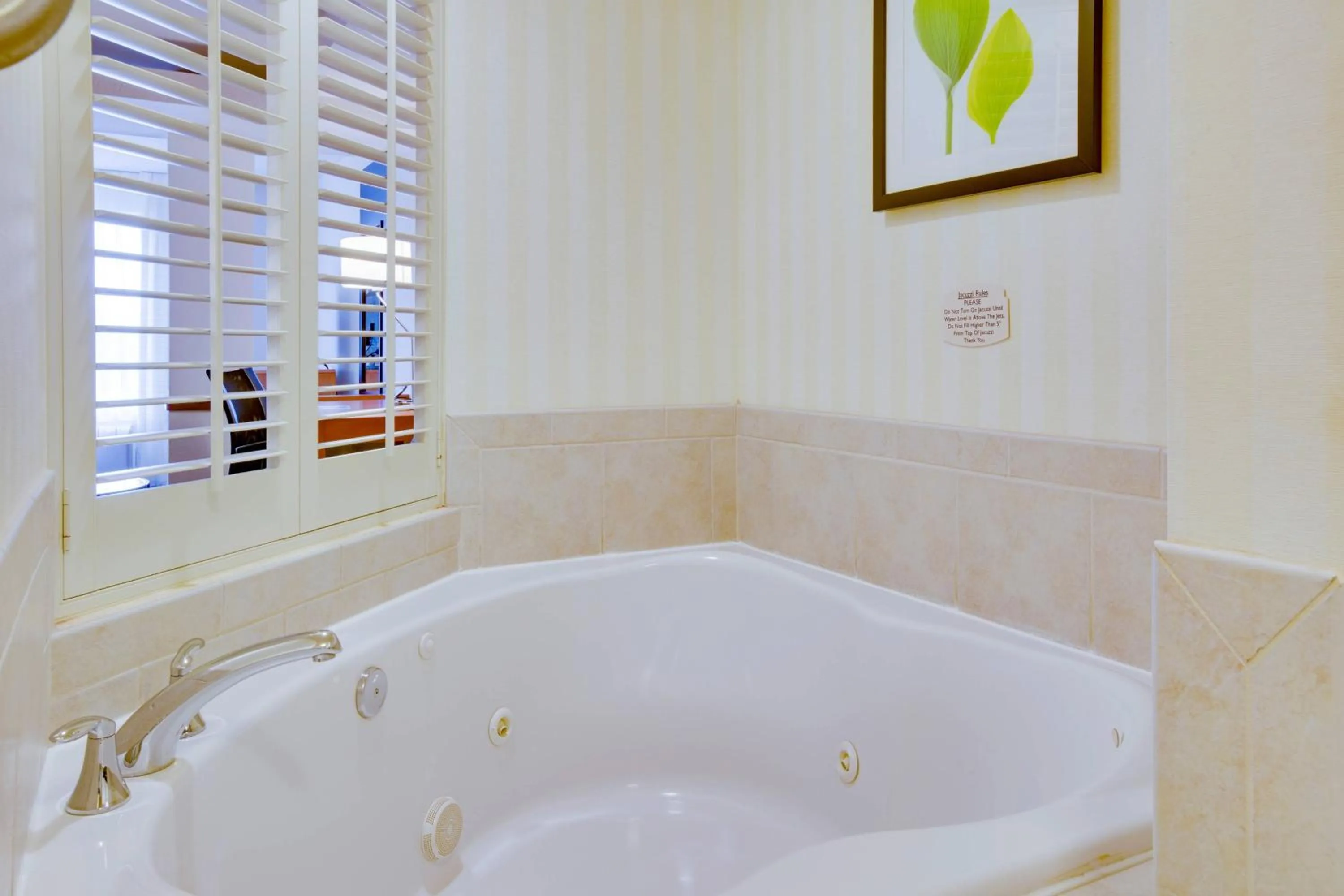 Swimming pool in Fairfield by Marriott Inn & Suites Melbourne West/Palm Bay