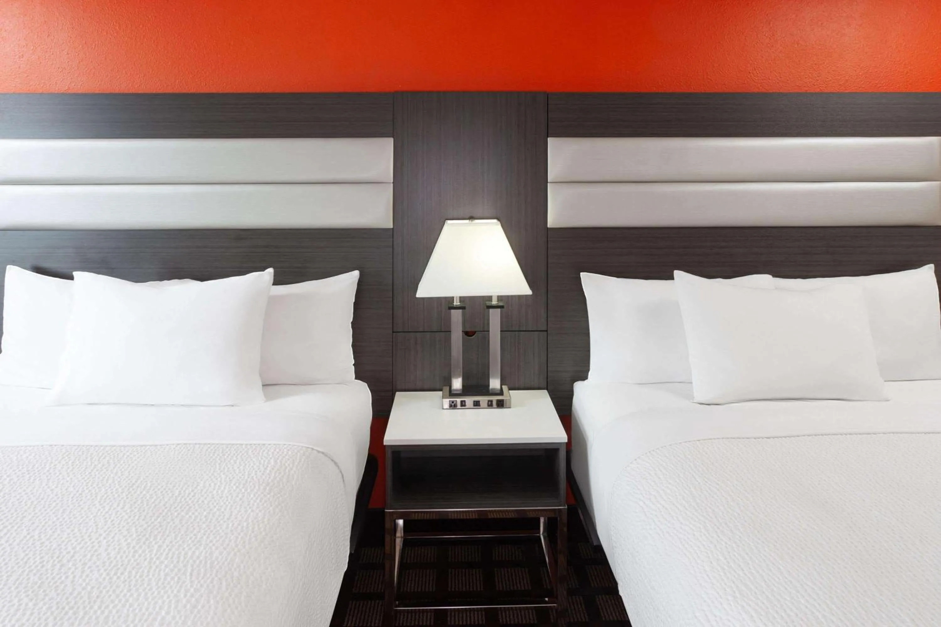 Photo of the whole room, Bed in AmericInn by Wyndham Hudson