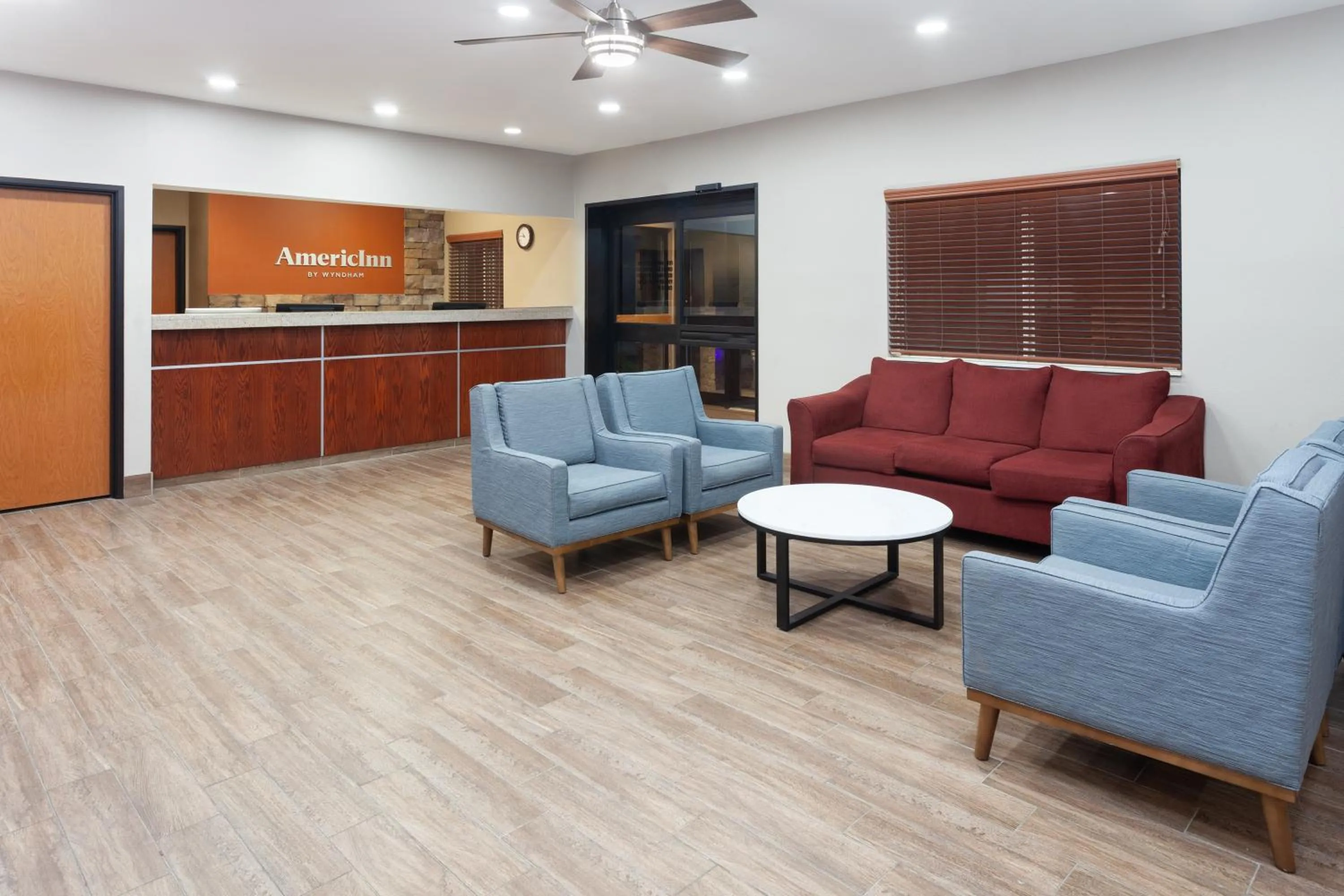 Lobby or reception in AmericInn by Wyndham Hudson