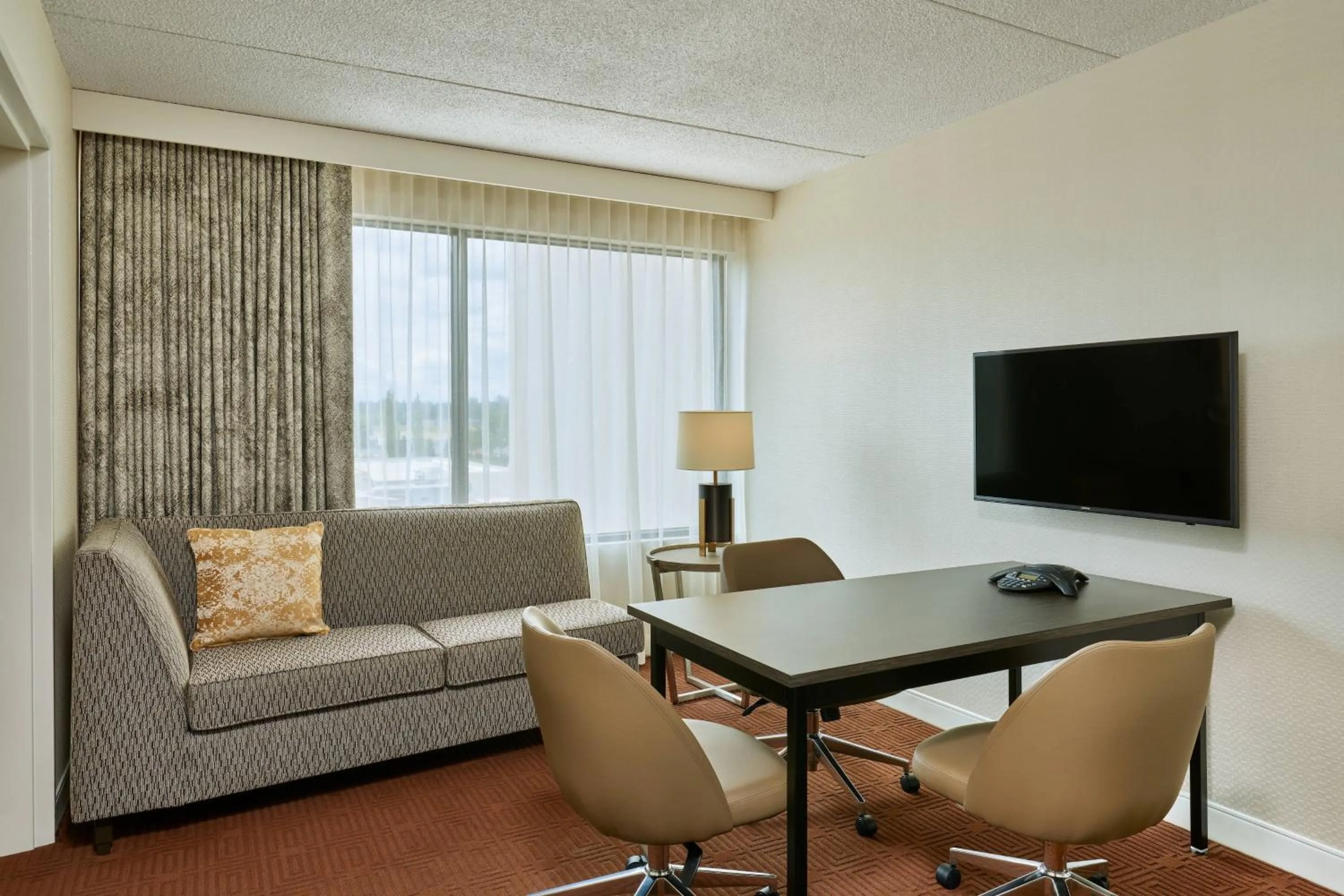Photo of the whole room in Sheraton Portland Airport Hotel