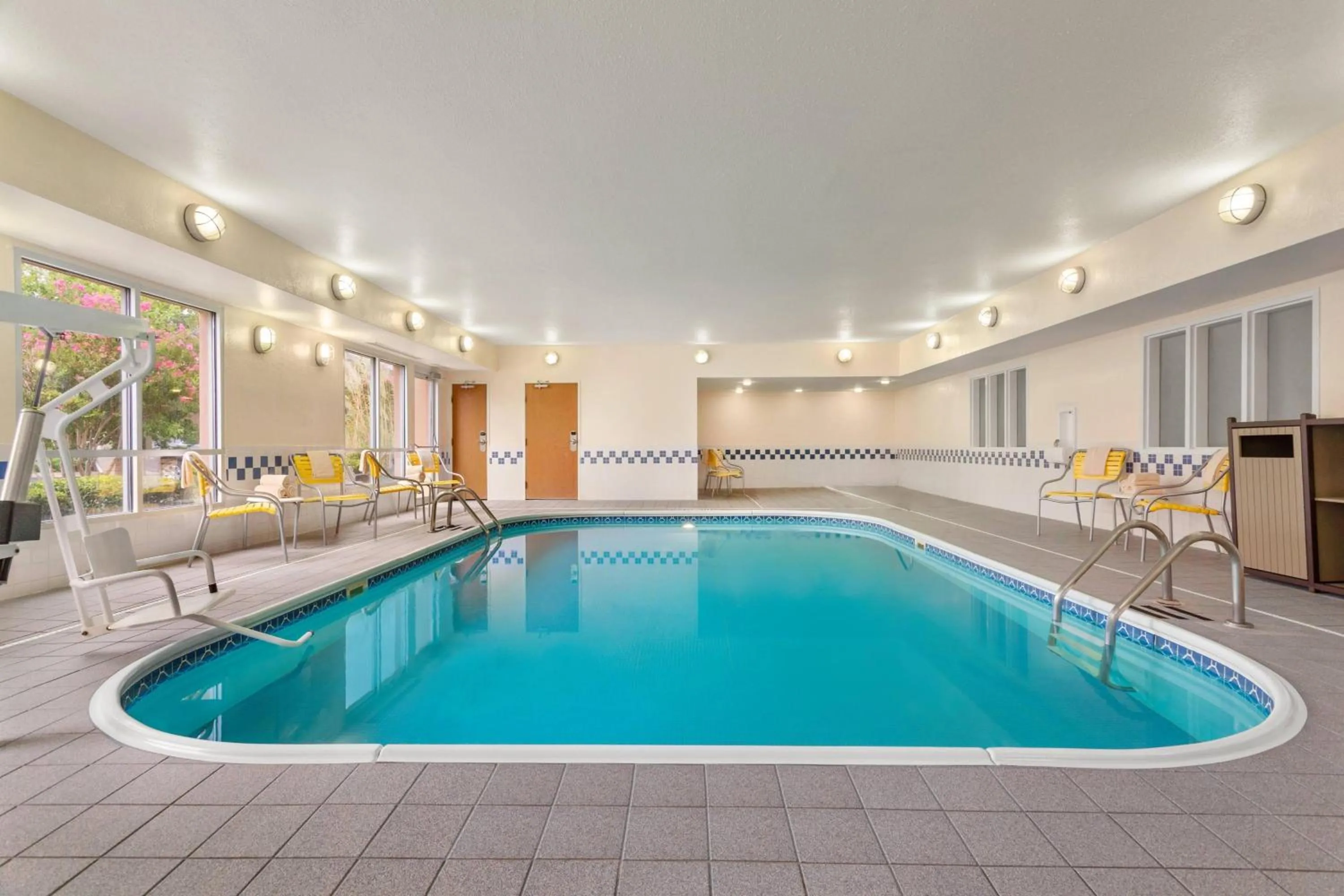 Swimming pool in Fairfield Inn & Suites by Marriott Norman