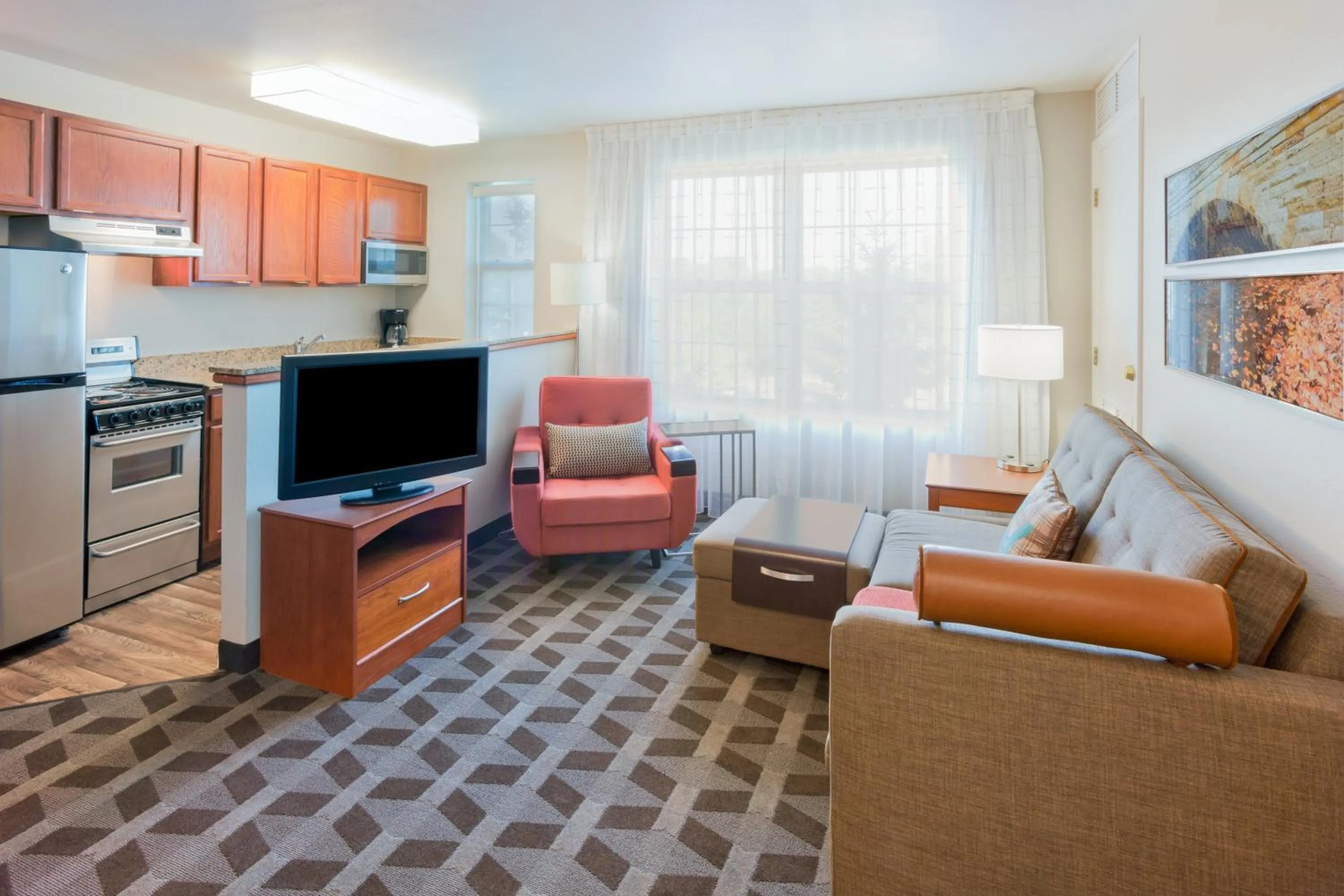 Living room in TownePlace Suites by Marriott Detroit Livonia