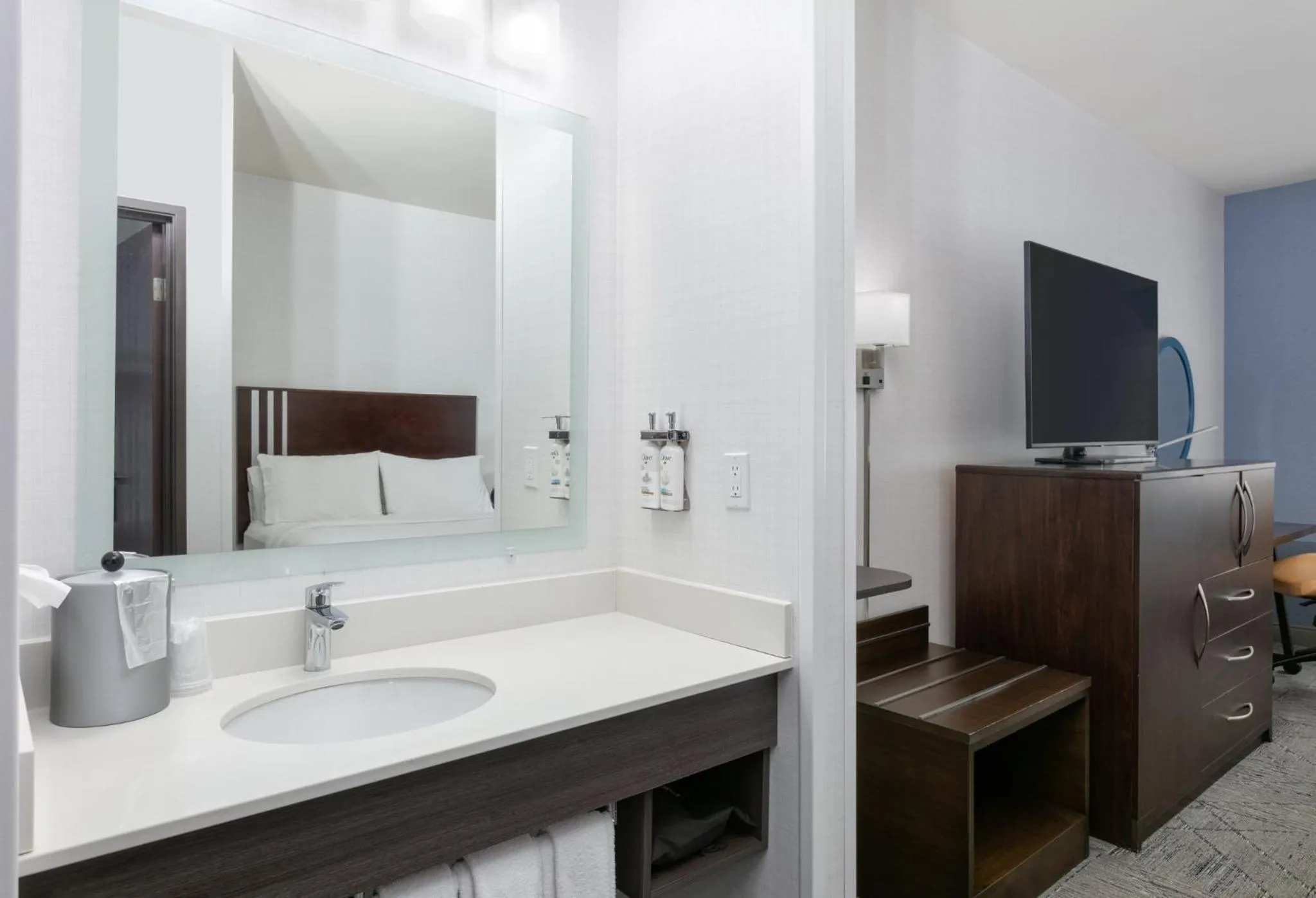 Photo of the whole room in Holiday Inn Express Spokane-Valley by IHG