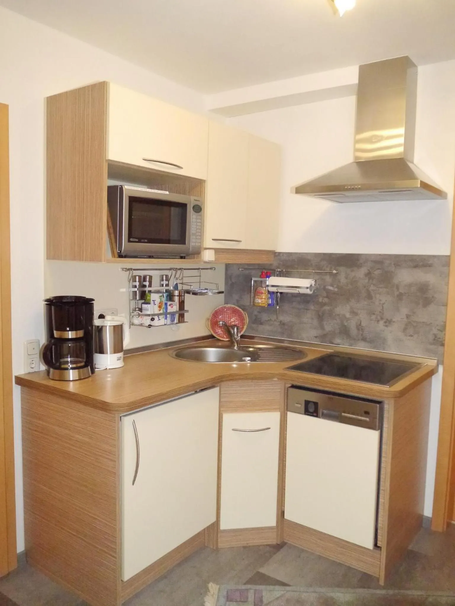 Coffee/tea facilities in Pension / FW Gästehaus Stern