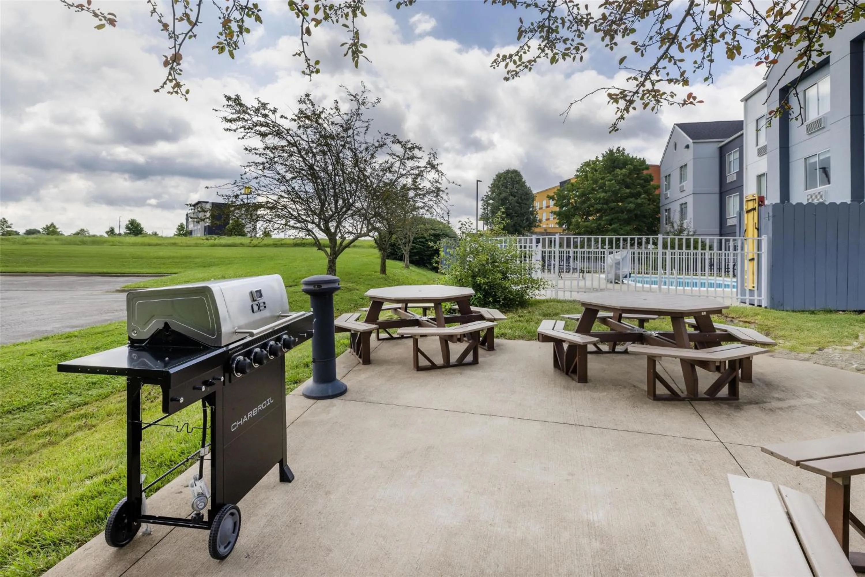 Property building in Best Western Louisville South - Shepherdsville