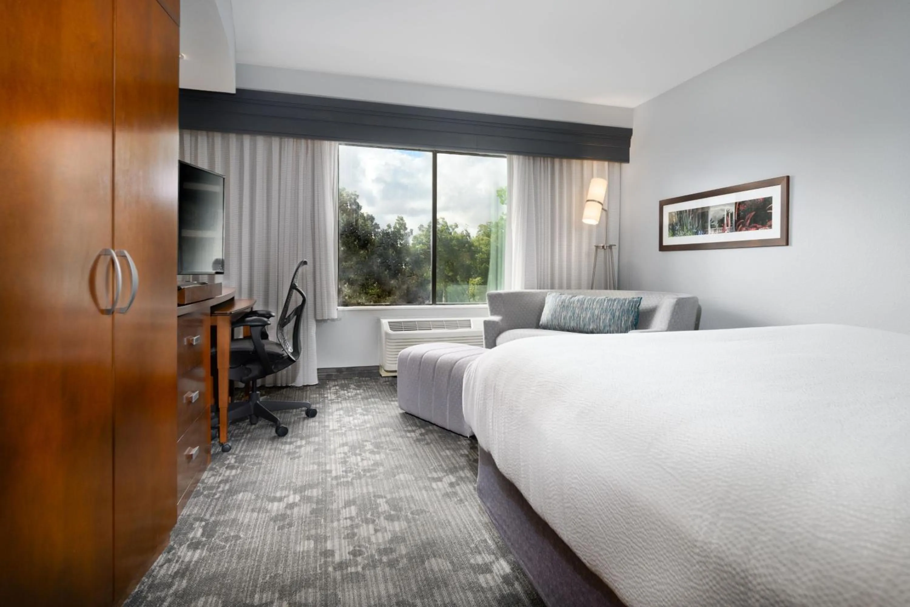 Photo of the whole room, Bed in Courtyard by Marriott New Braunfels River Village
