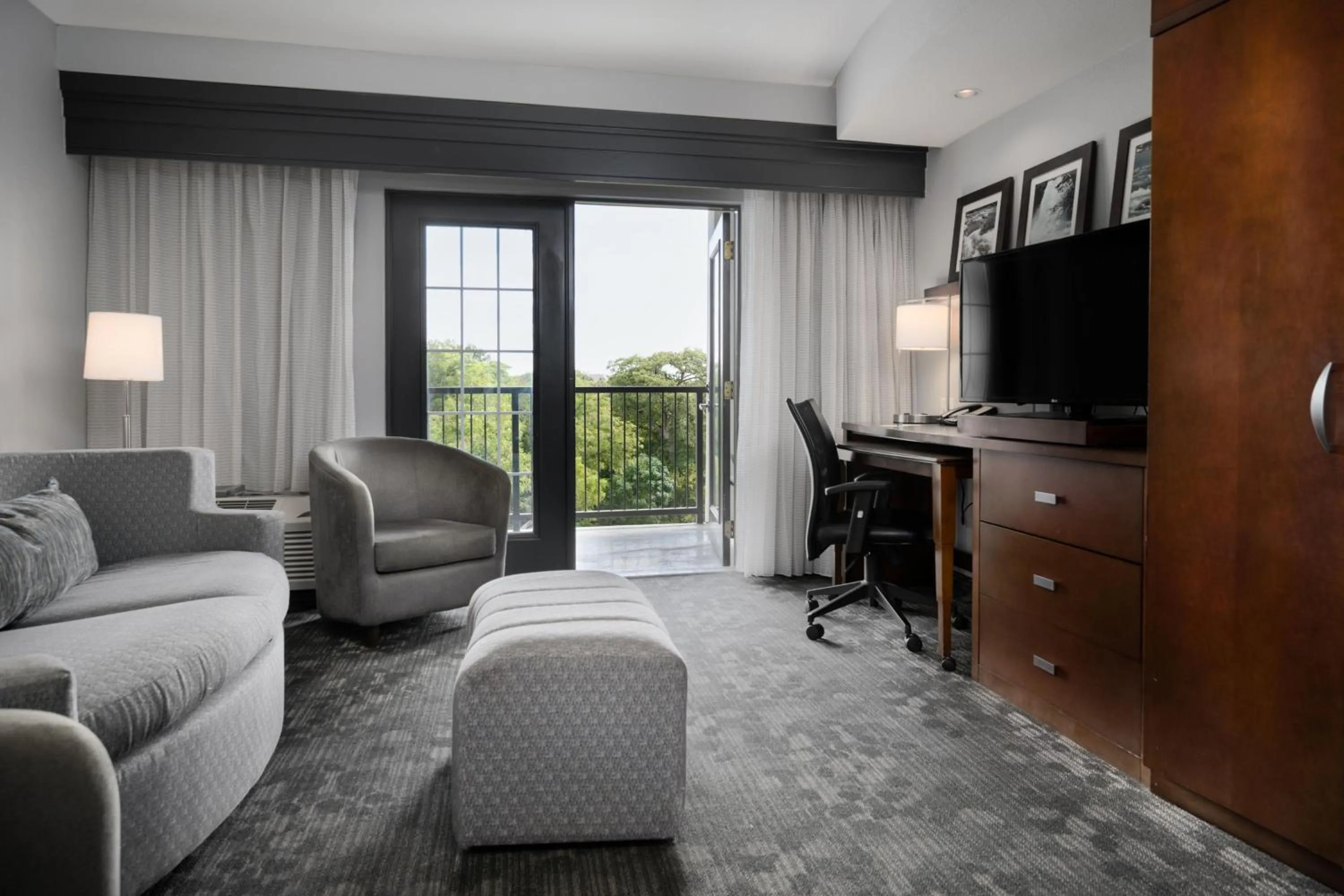 Living room in Courtyard by Marriott New Braunfels River Village