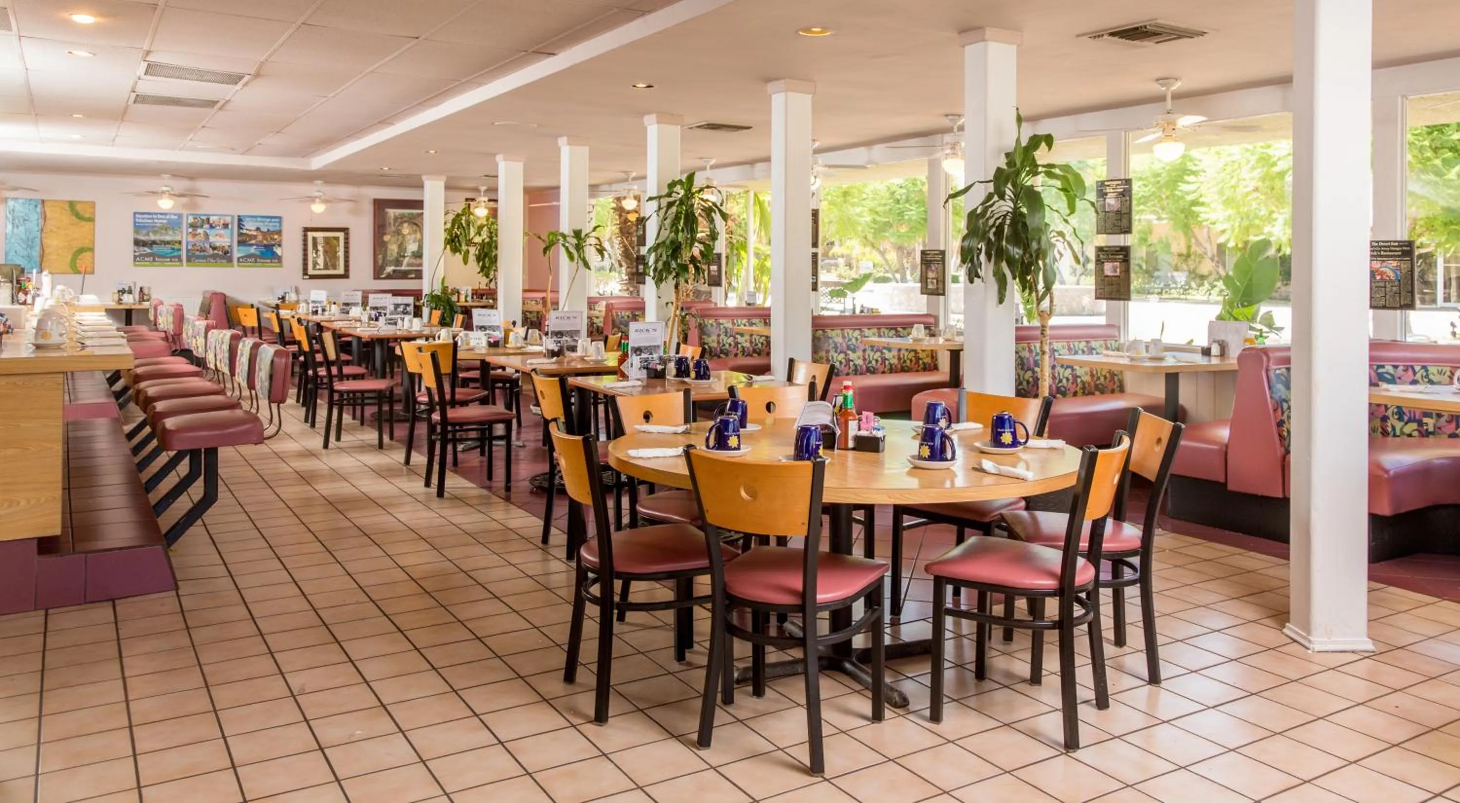 Restaurant/places to eat in Days Inn by Wyndham Palm Springs