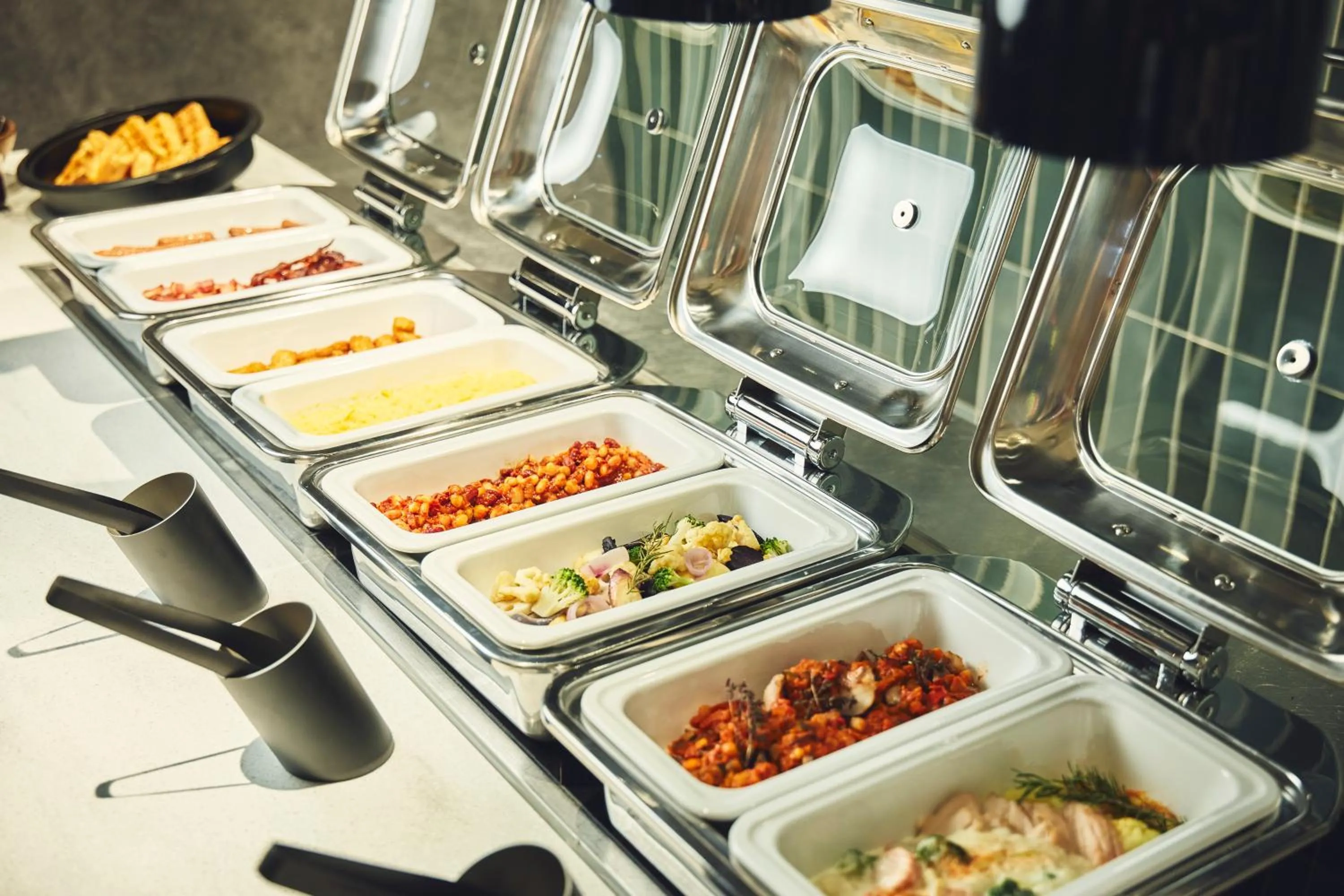 Restaurant/places to eat in Holiday Inn Kyoto Gojo