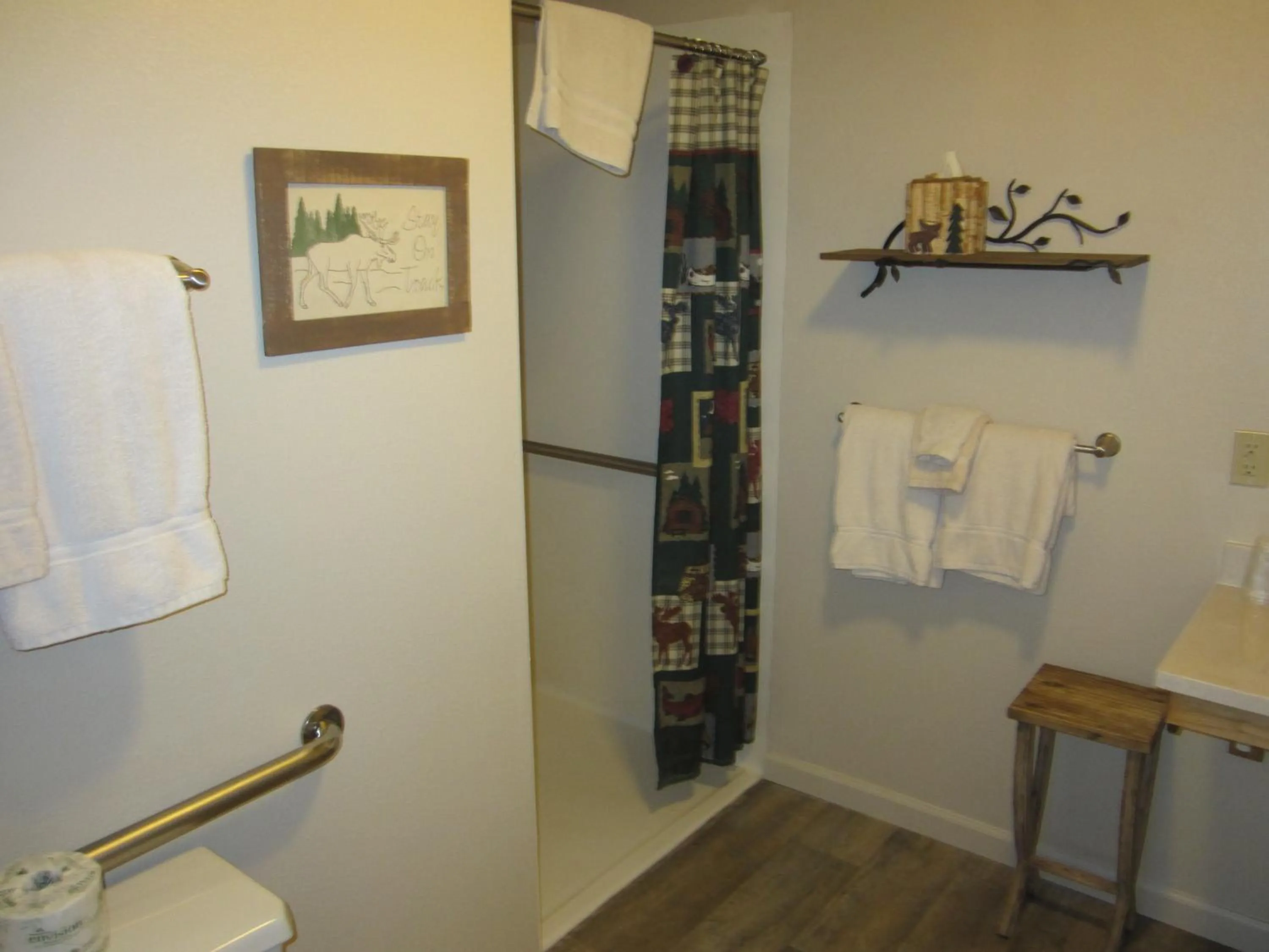 Bathroom in Sequoia Lodge